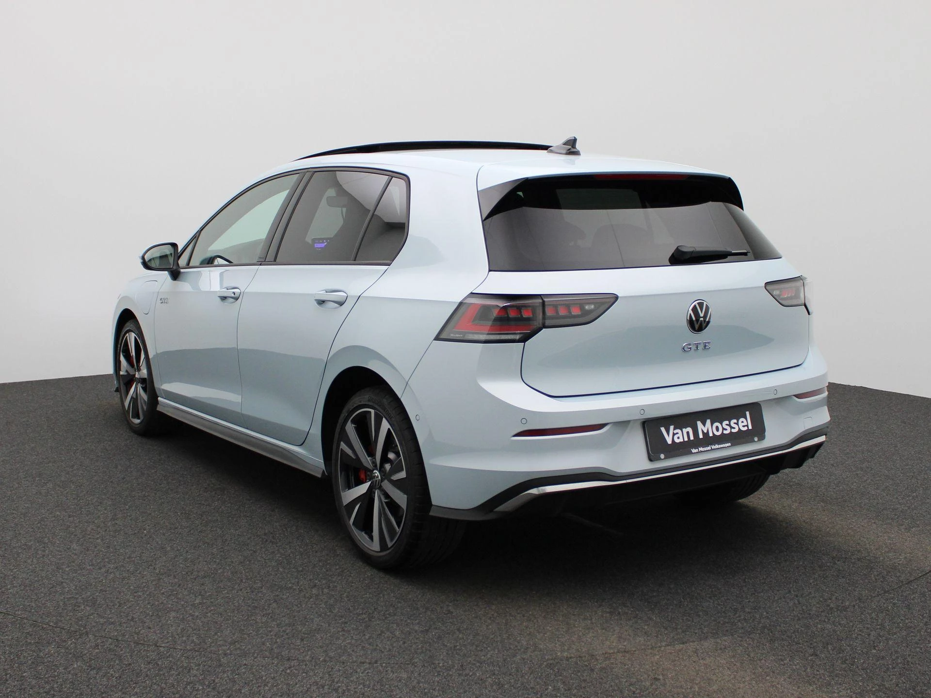 Volkswagen-Golf-image-1