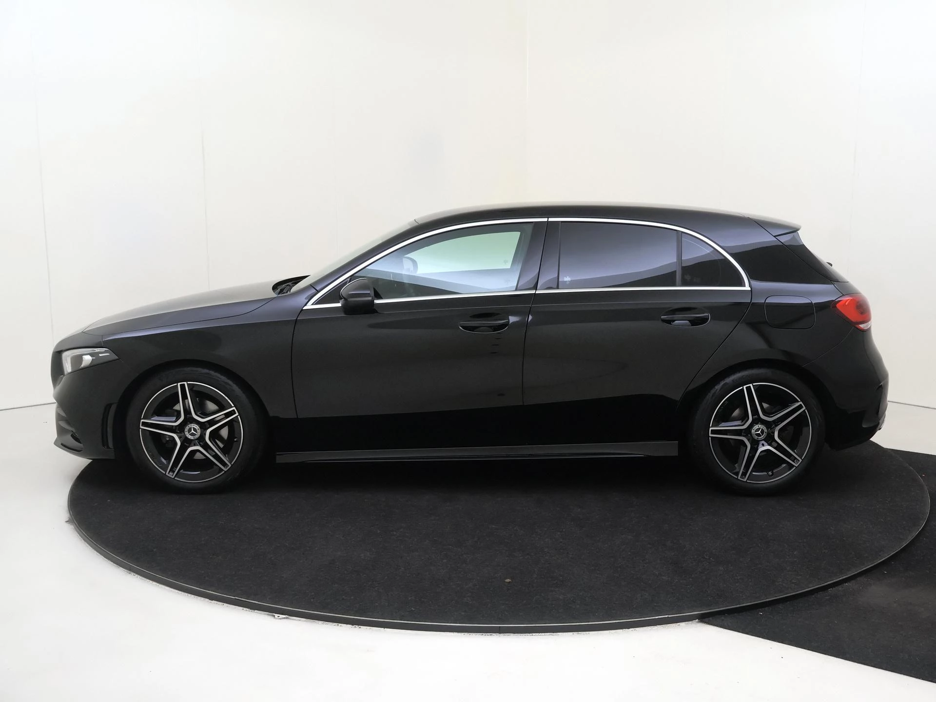 Mercedes-Benz-A-Klasse-image-7
