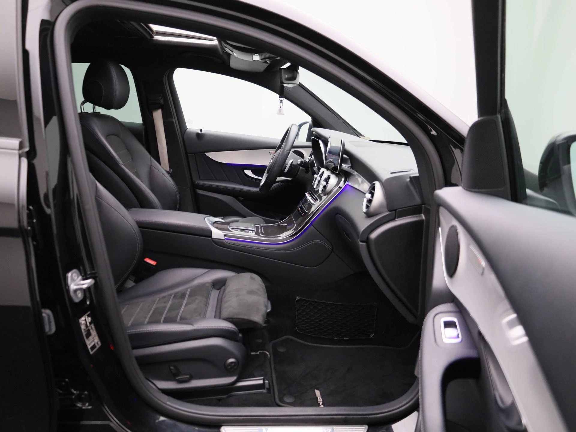 Mercedes-Benz-GLC-image-40