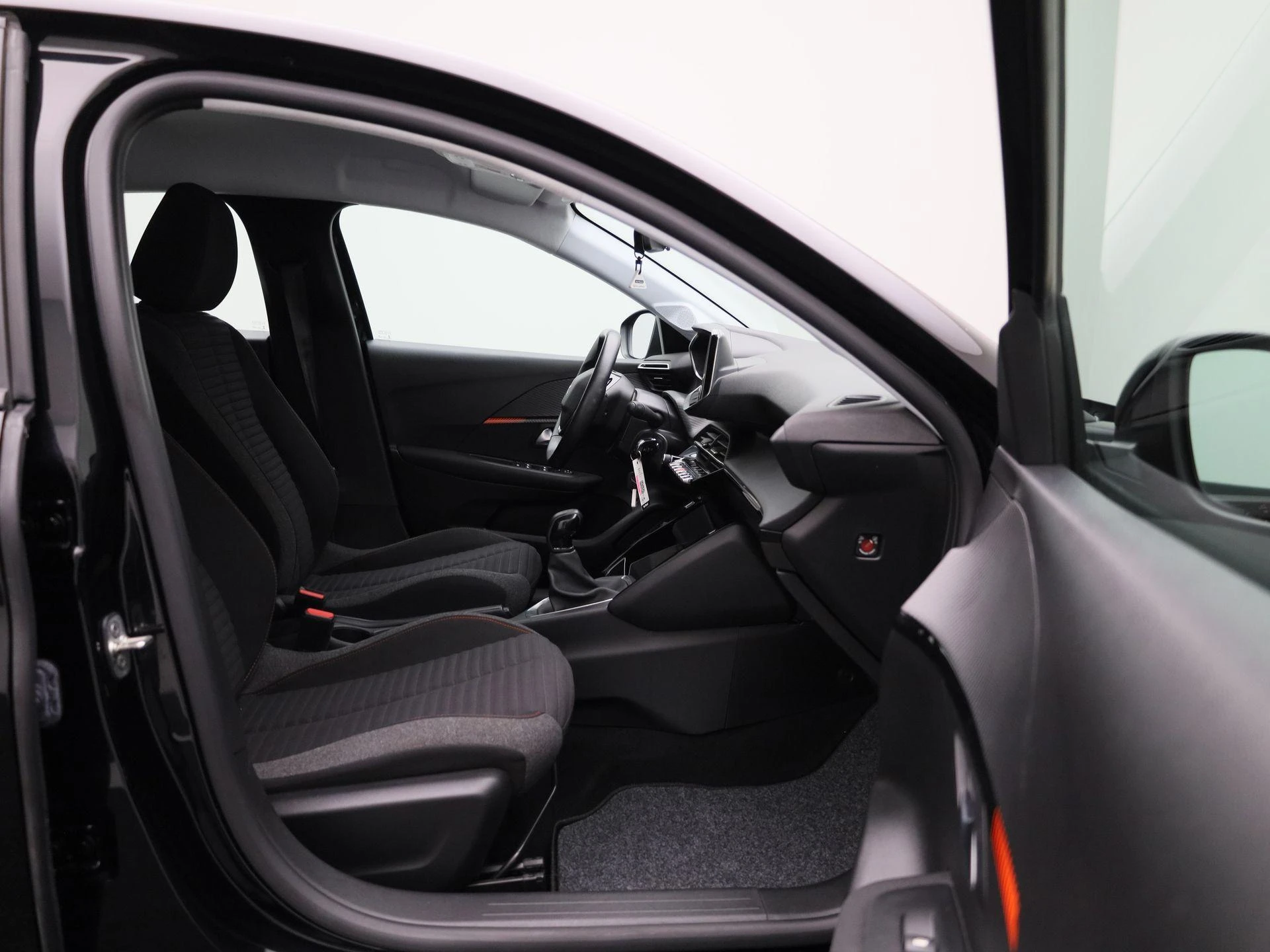 Peugeot-208-image-30