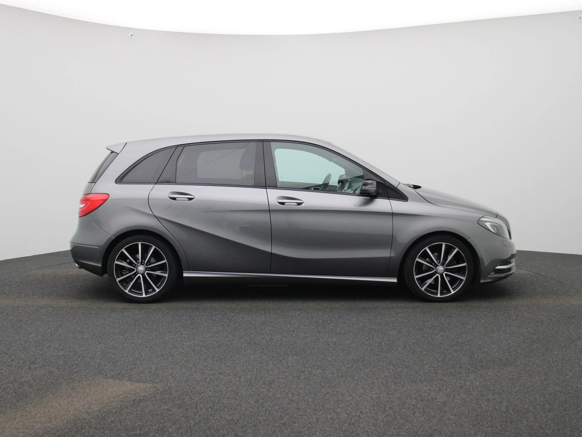 Mercedes-Benz-B-Klasse-image-5