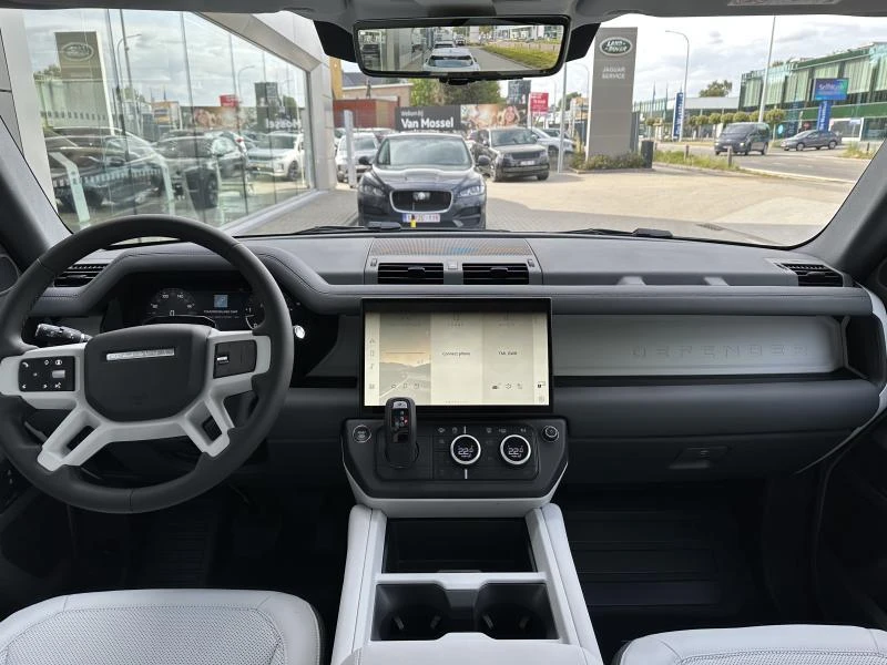 Land Rover-Defender-image-12