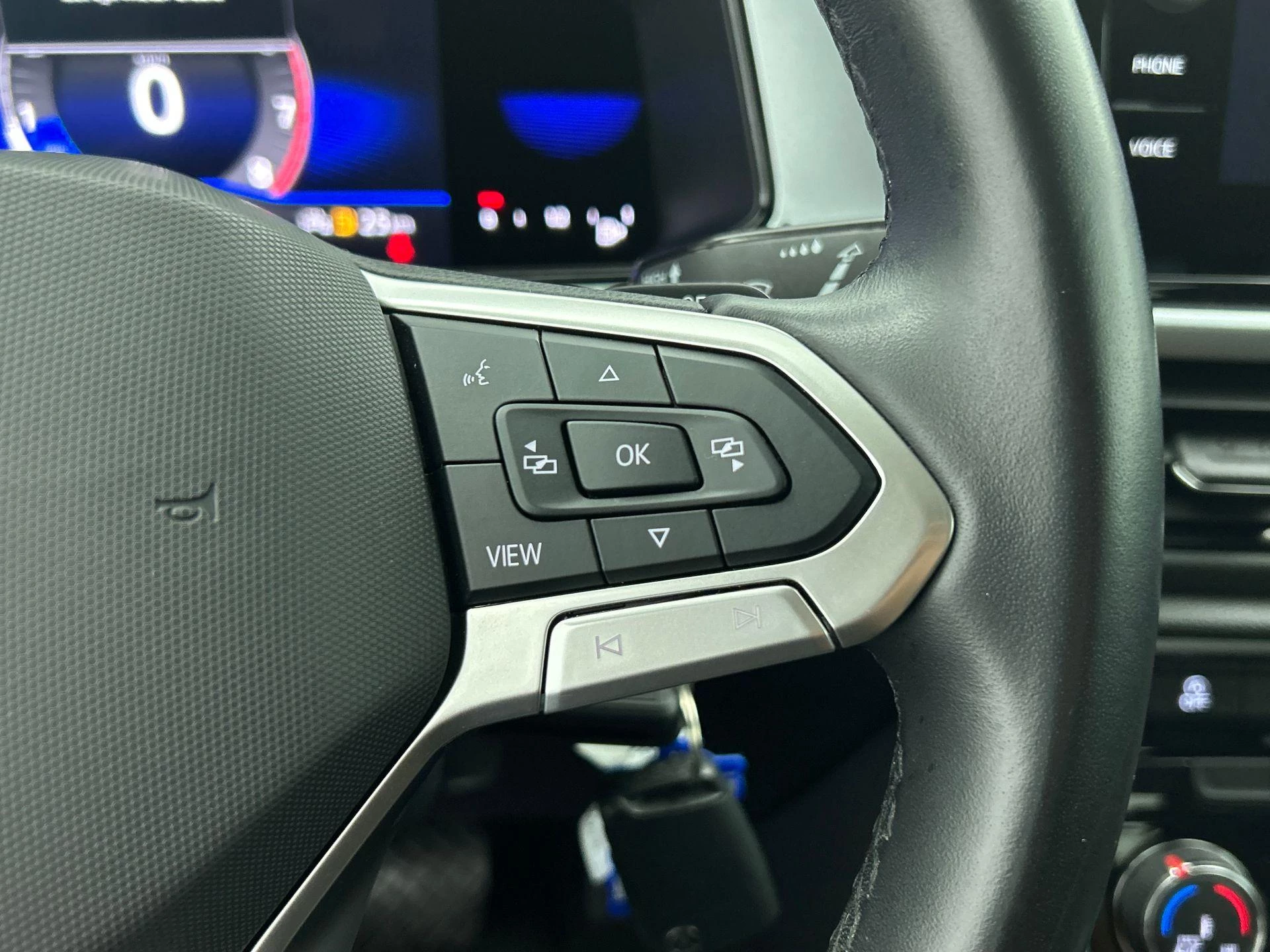 Volkswagen-T-Roc-image-15