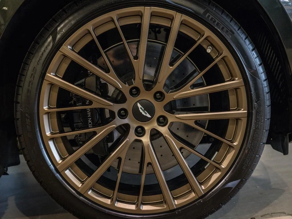 Aston Martin-DBX-image-5