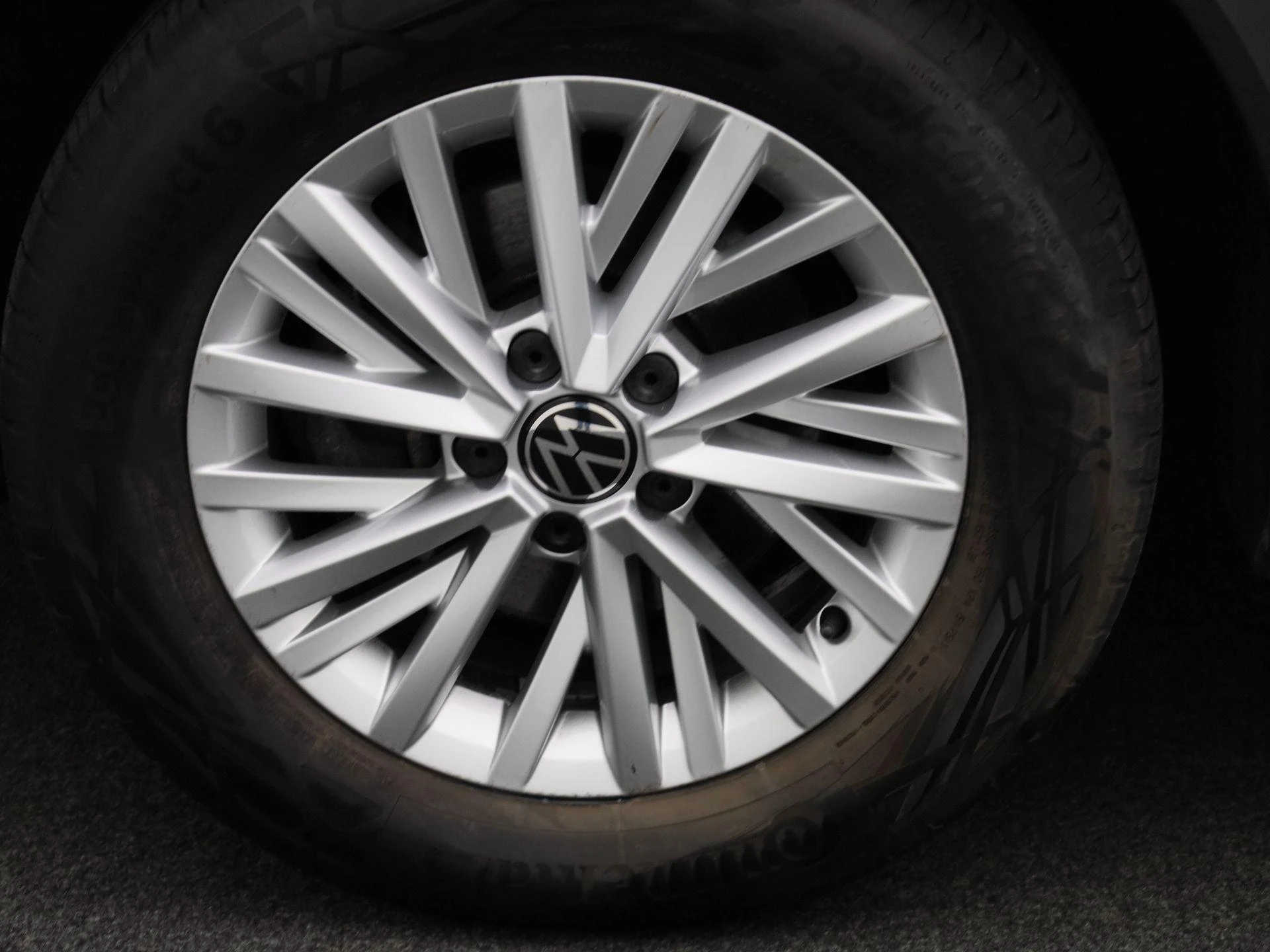 Volkswagen-T-Roc-image-13