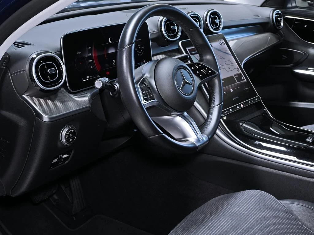 Mercedes-Benz-C-Klasse 300-image-9