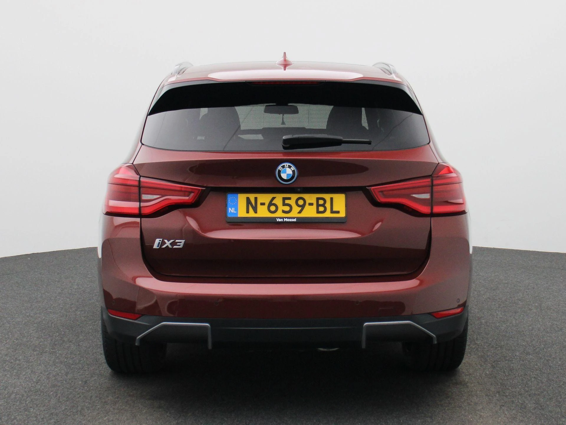 BMW-iX3-image-4
