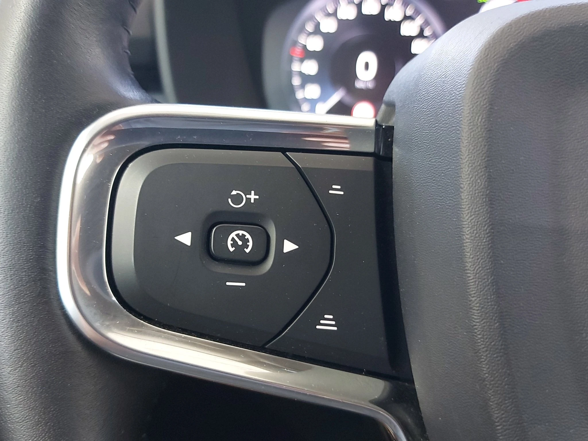 Volvo-XC40-image-23