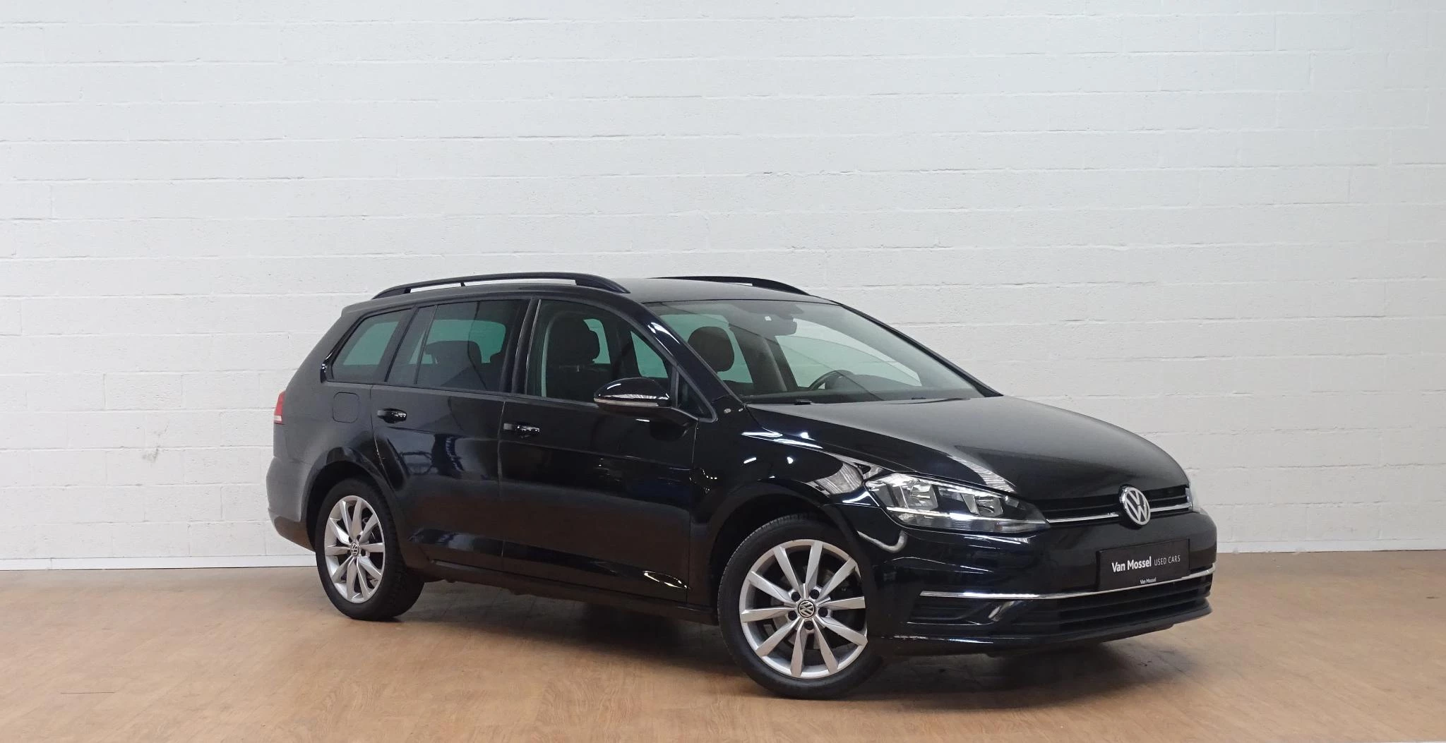 Volkswagen-Golf-image-1