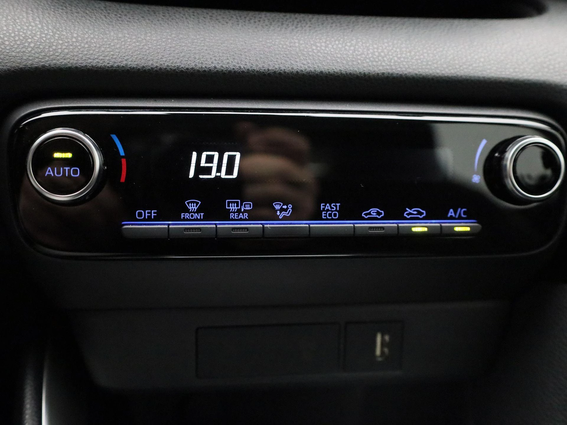 Toyota-Yaris-image-18