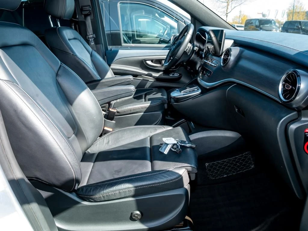 Mercedes-Benz-EQV 300-image-10