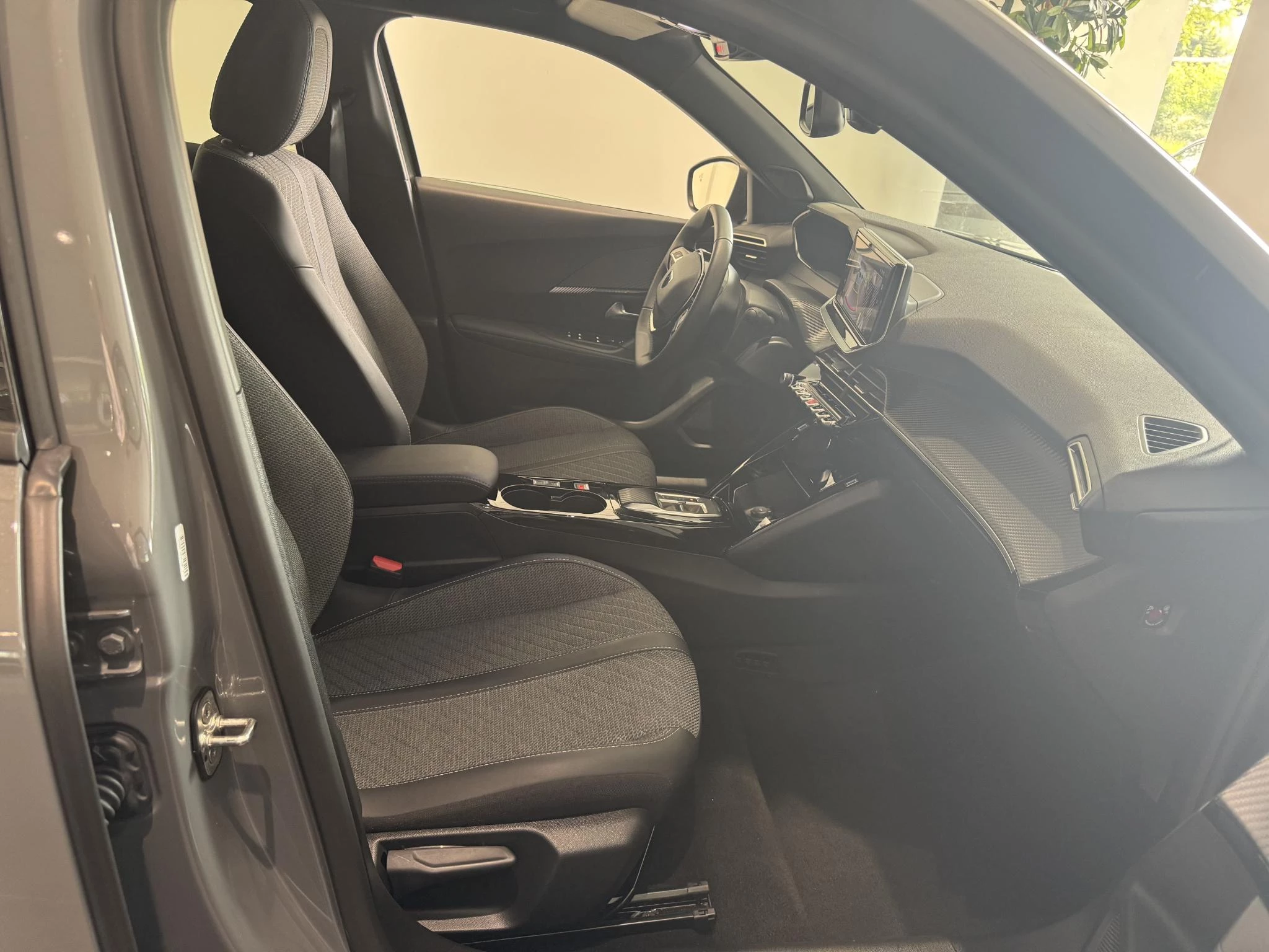 Peugeot-e-2008-image-4