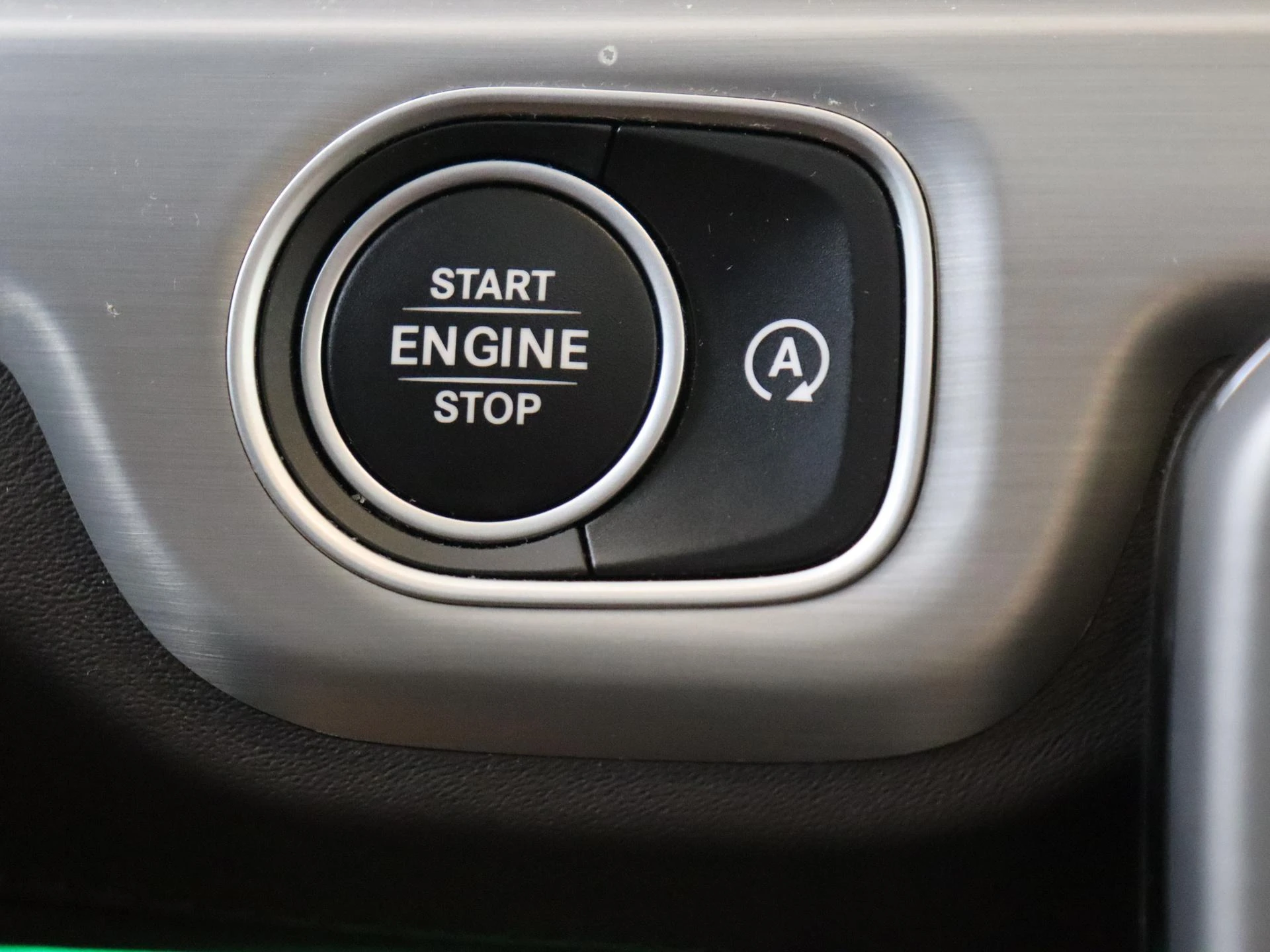 Mercedes-Benz-G-Klasse-image-24