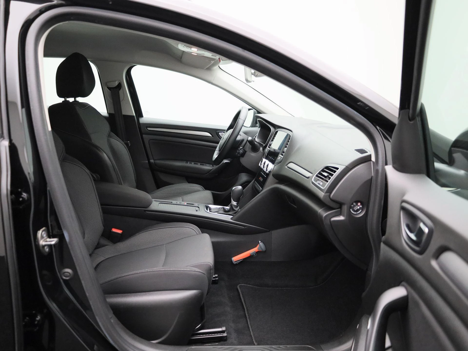 Renault-Megane E-Tech-image-35