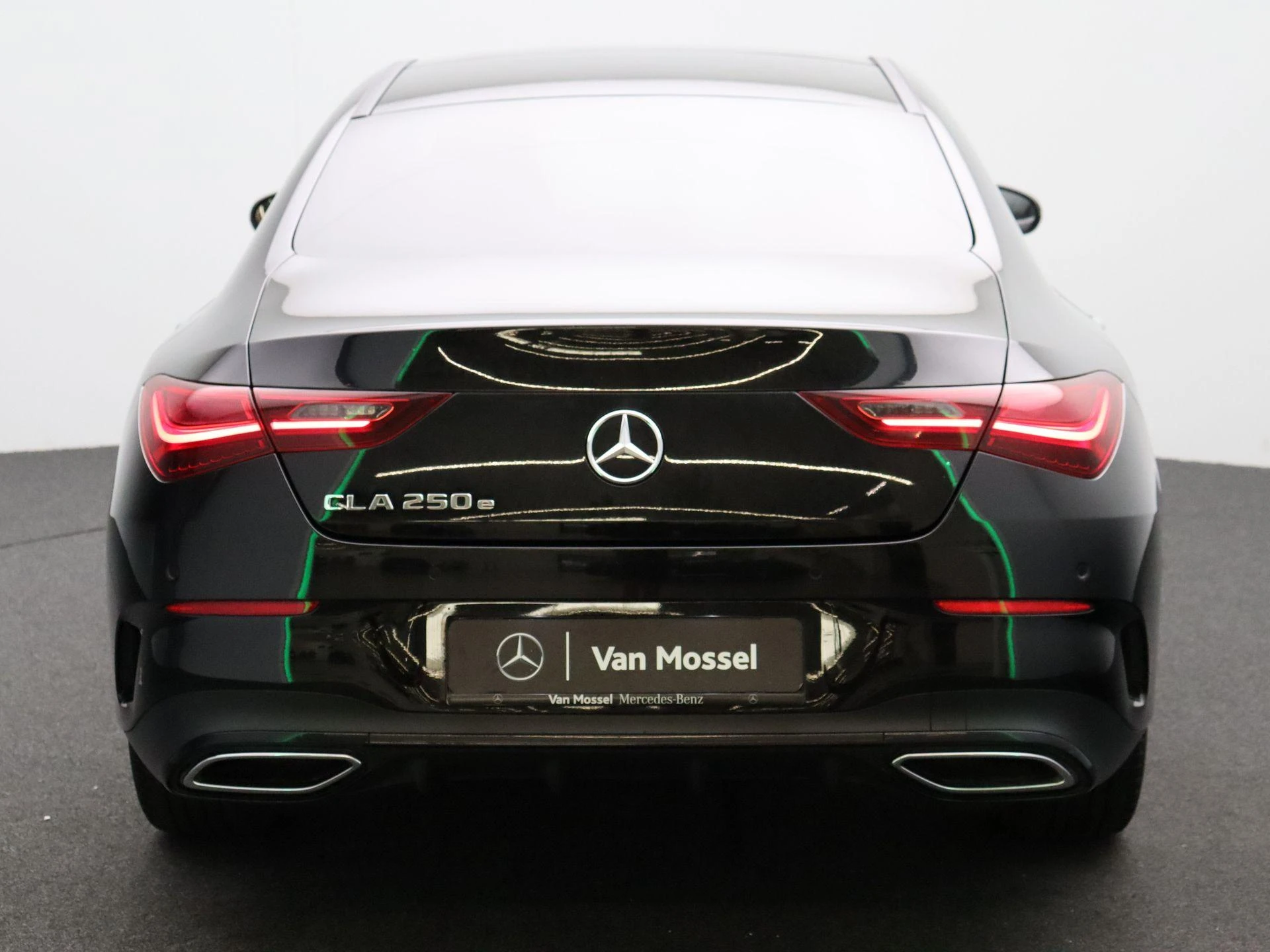 Mercedes-Benz-CLA-image-19