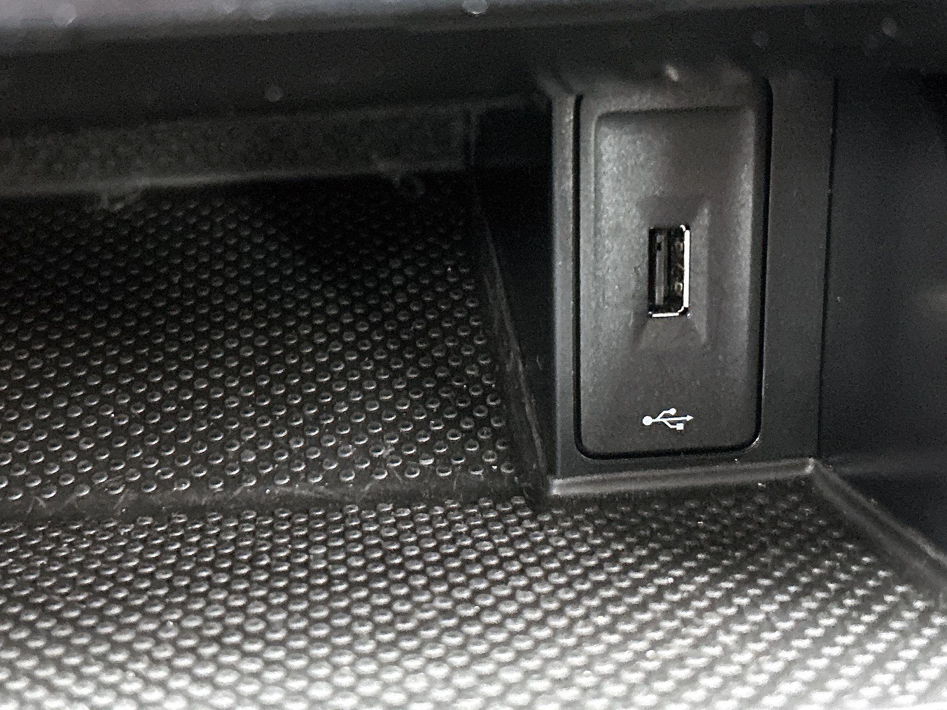 Volkswagen-Golf-image-32