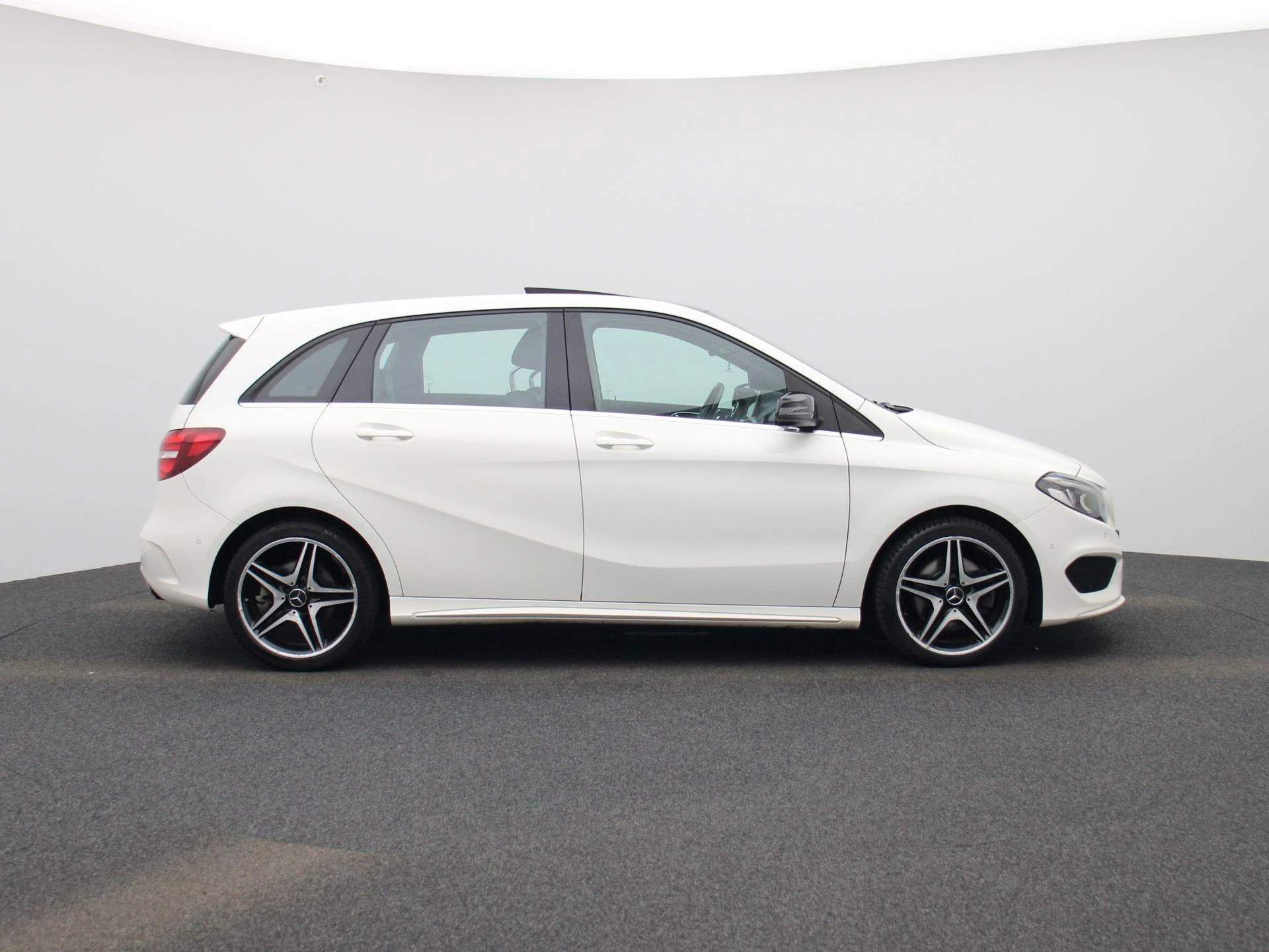 Mercedes-Benz-B-Klasse-image-5