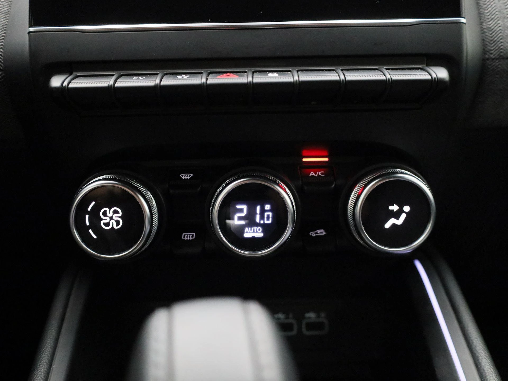 Renault-Clio-image-16