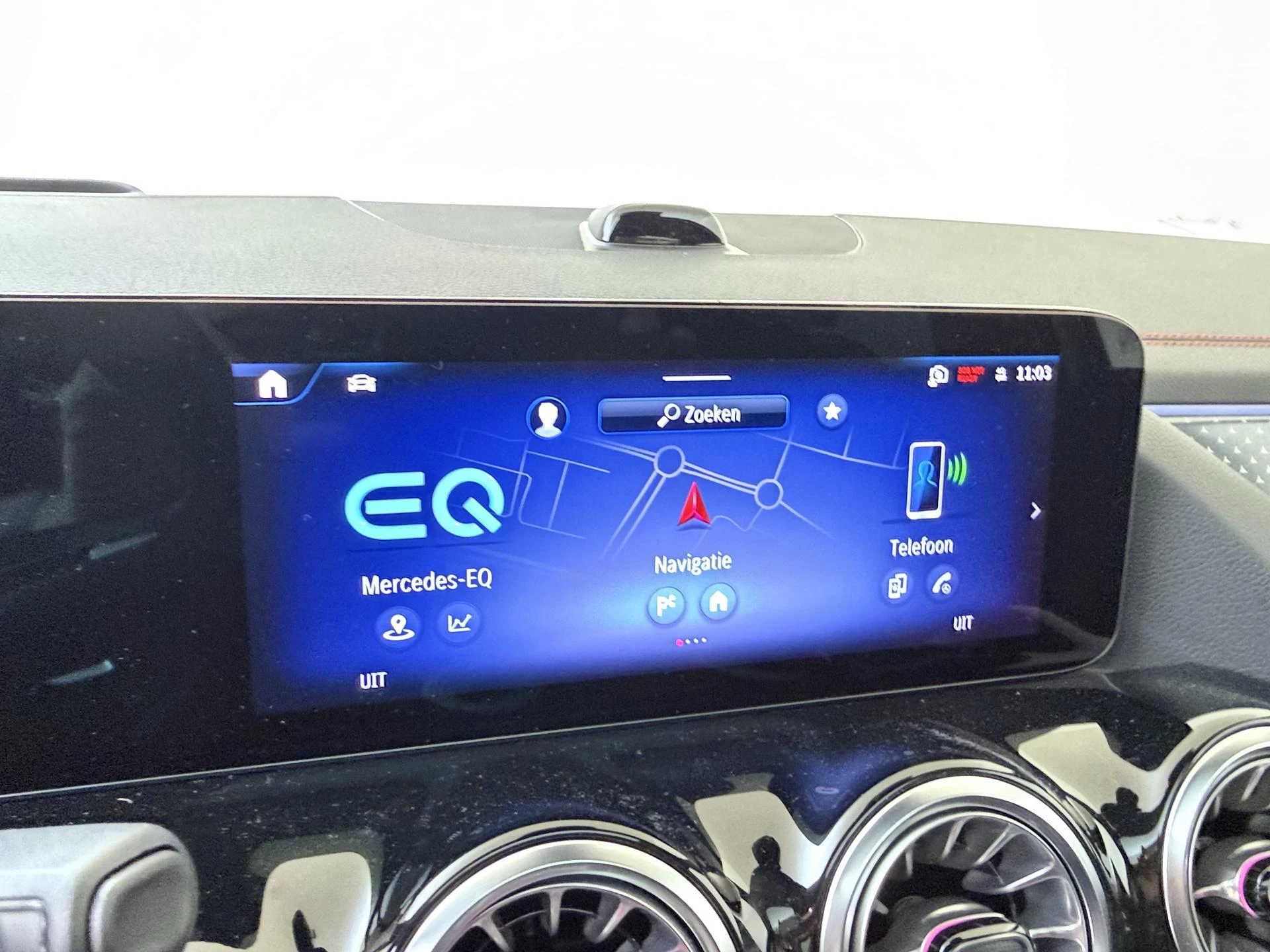 Mercedes-Benz-EQA-image-16