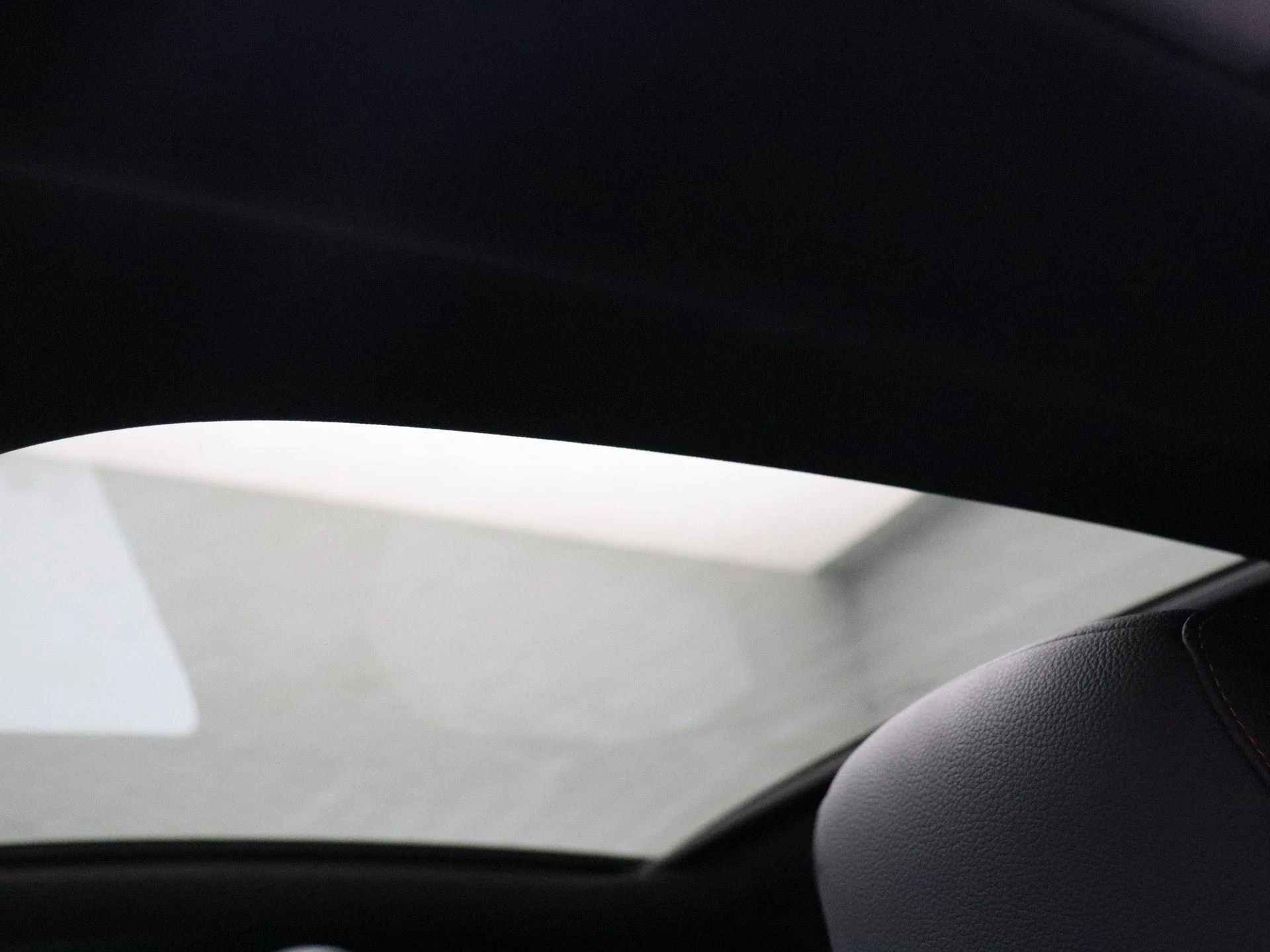 Mercedes-Benz-CLA-image-12