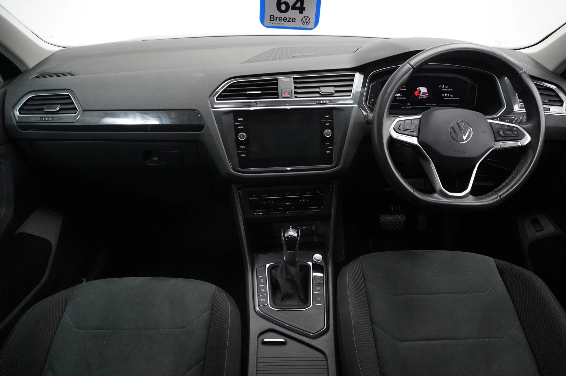 Volkswagen-Tiguan-image-11