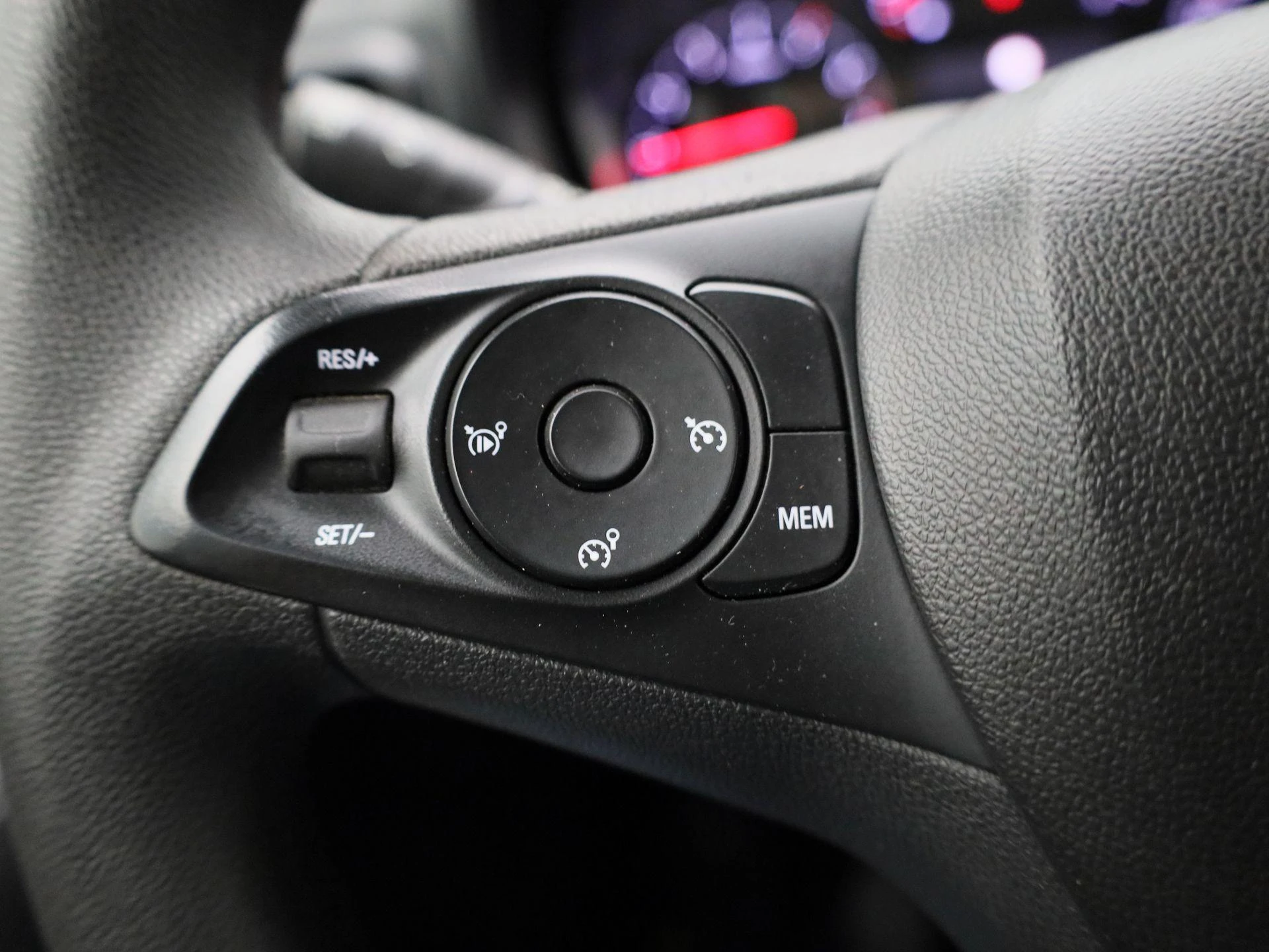 Opel-Combo Life-image-13