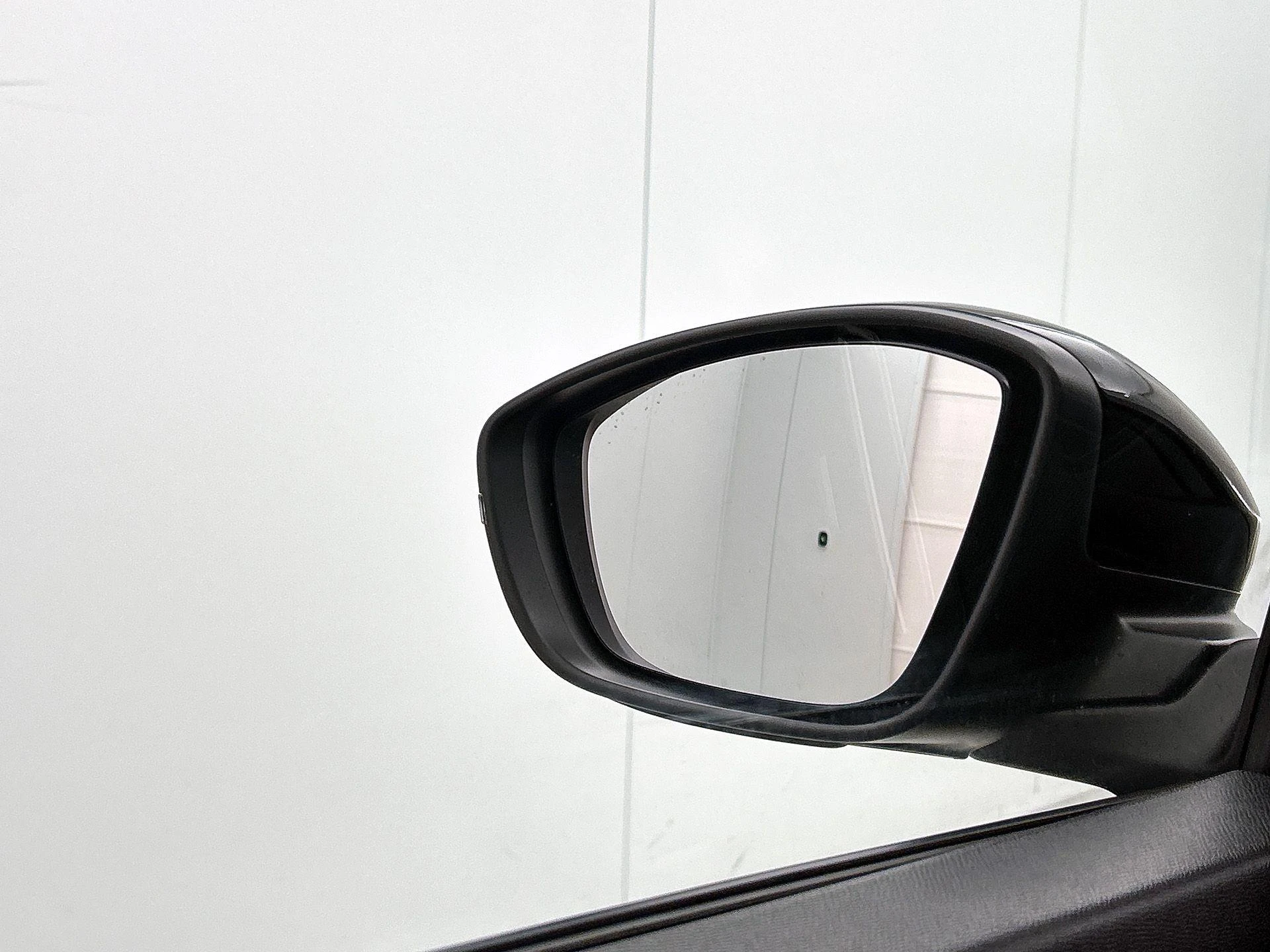 Peugeot-e-2008-image-18