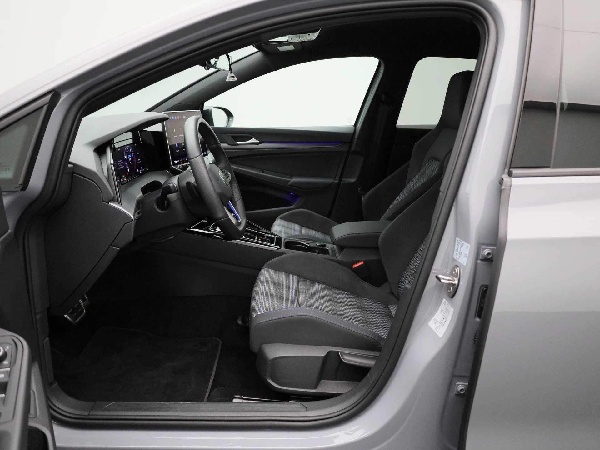 Volkswagen-Golf-image-8