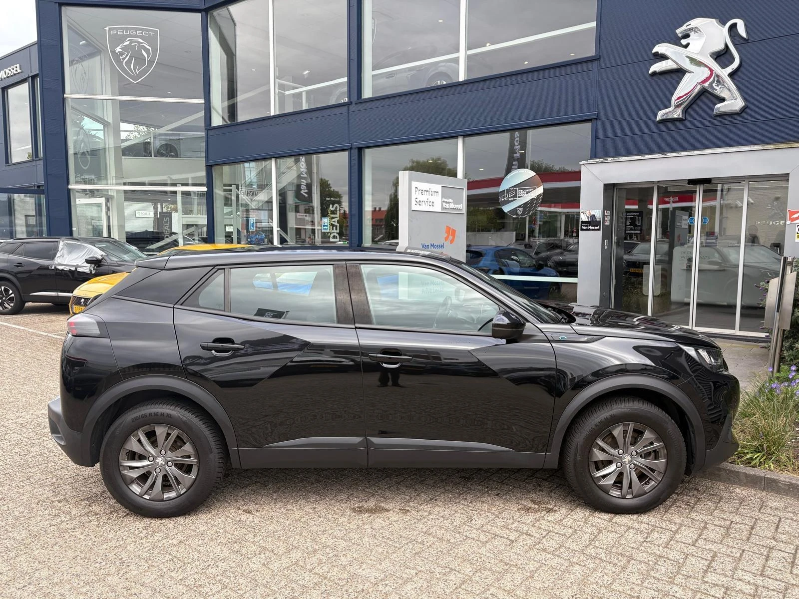 Peugeot-e-2008-image-7