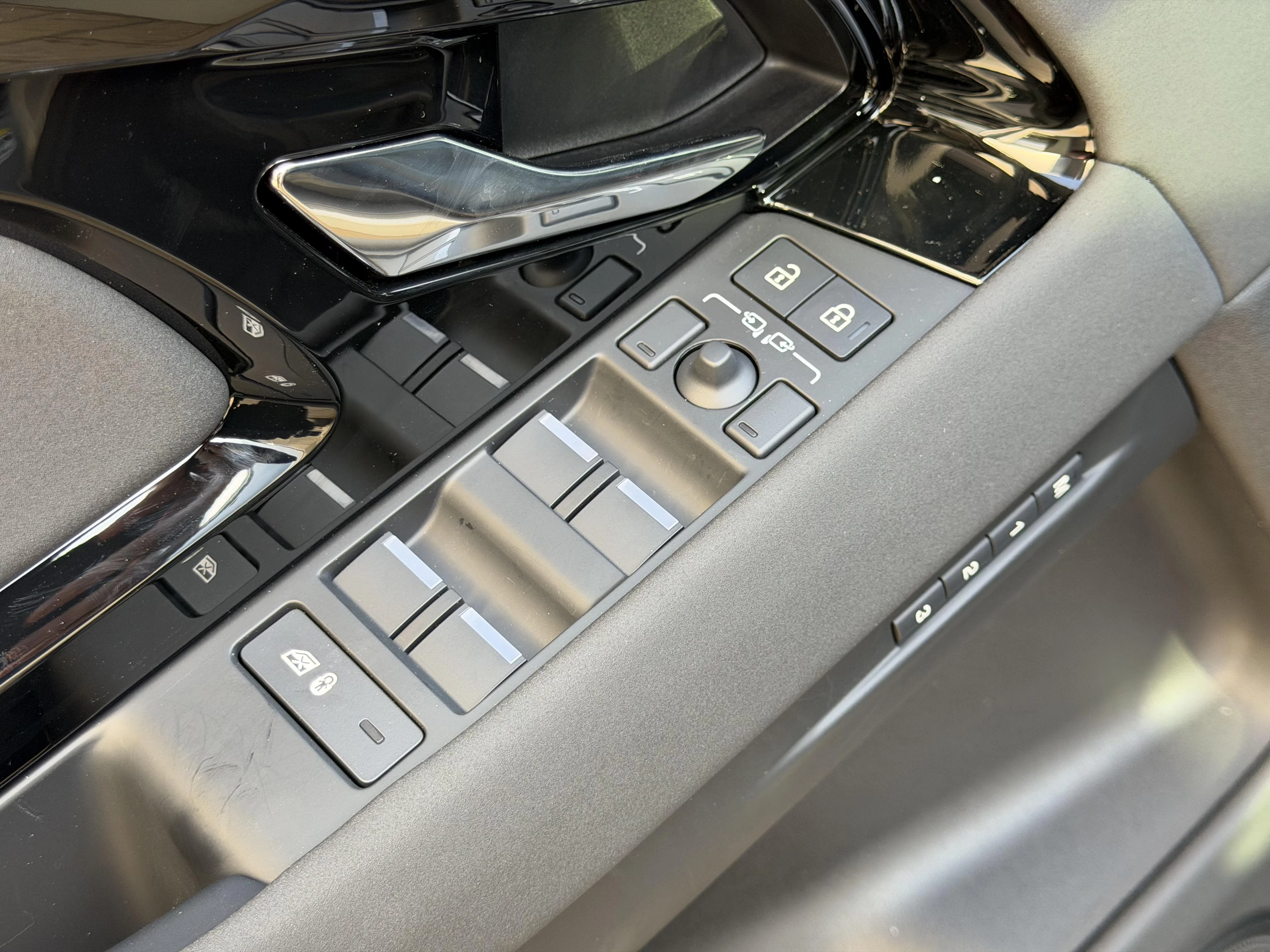 Land Rover-Range Rover Evoque-image-23