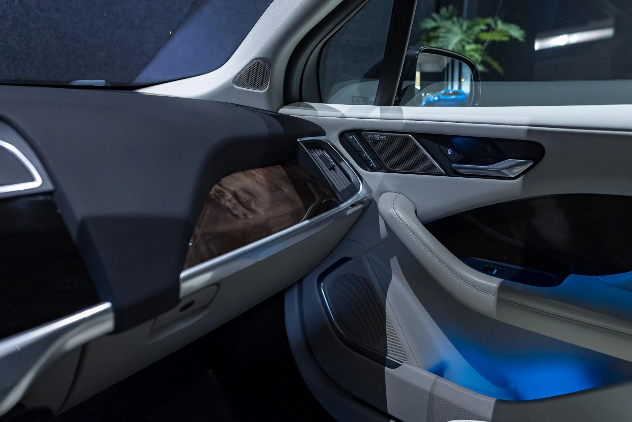 Jaguar-I-PACE-image-36