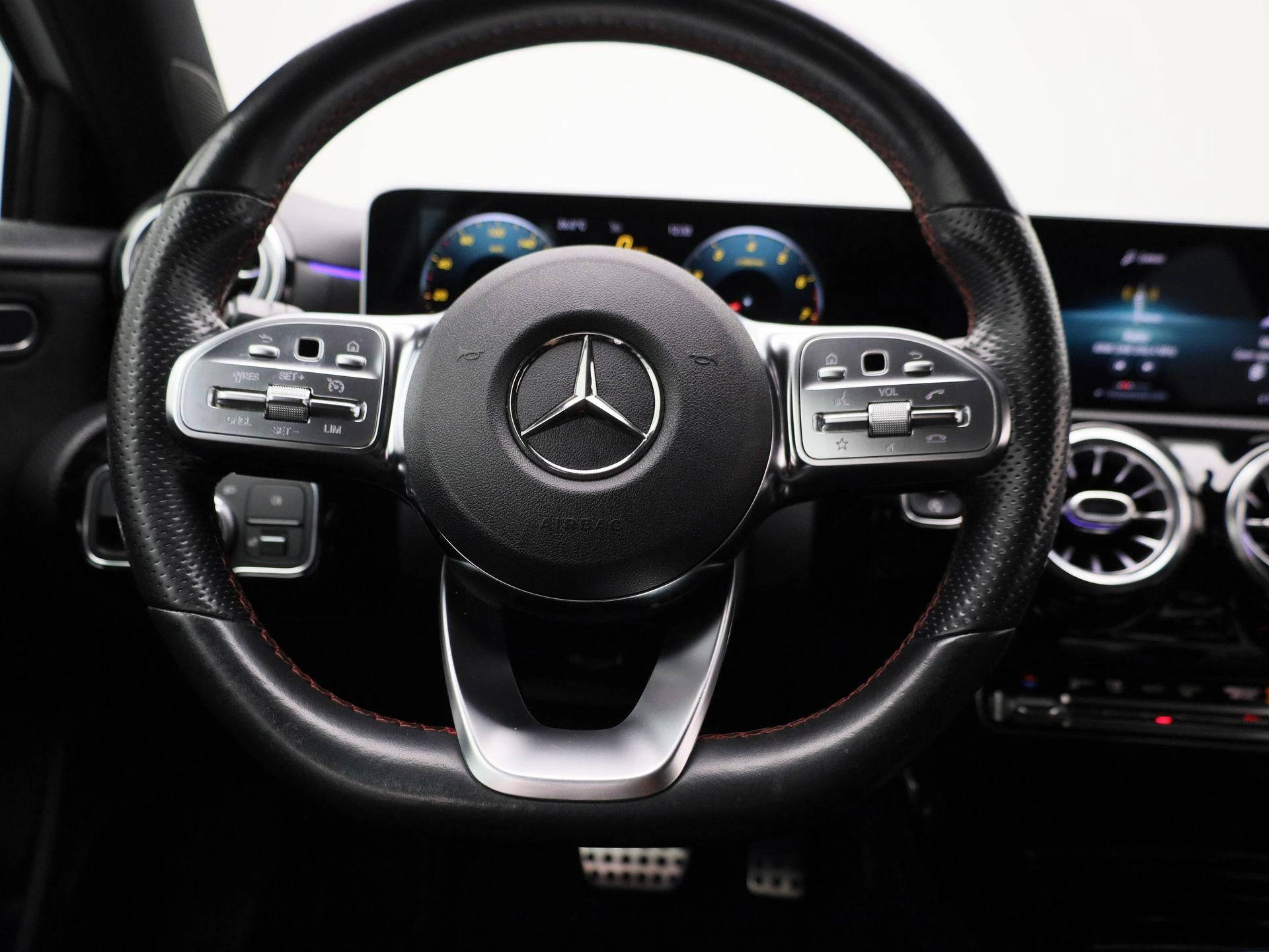 Mercedes-Benz-A-Klasse-image-6