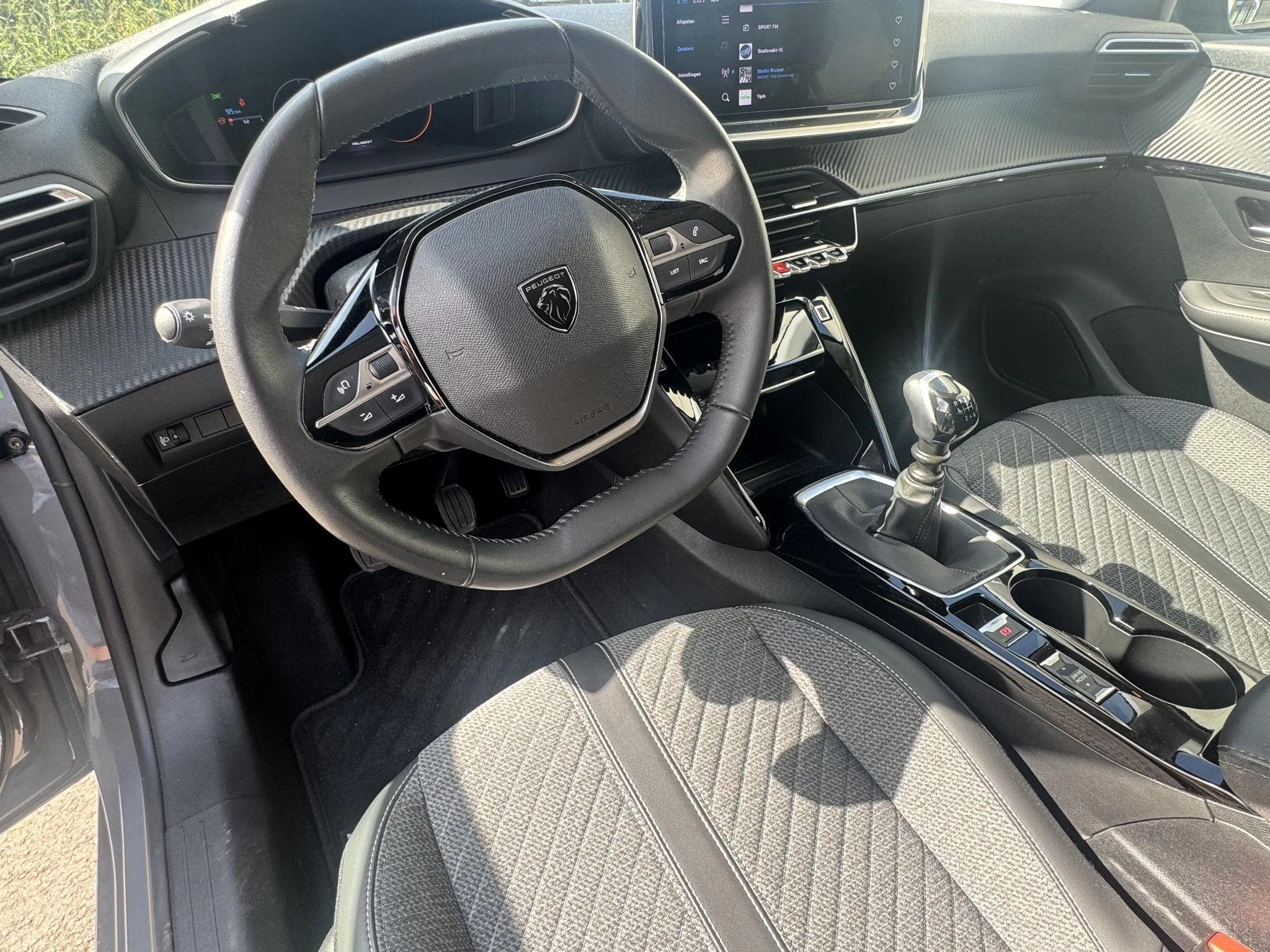 Peugeot-208-image-13
