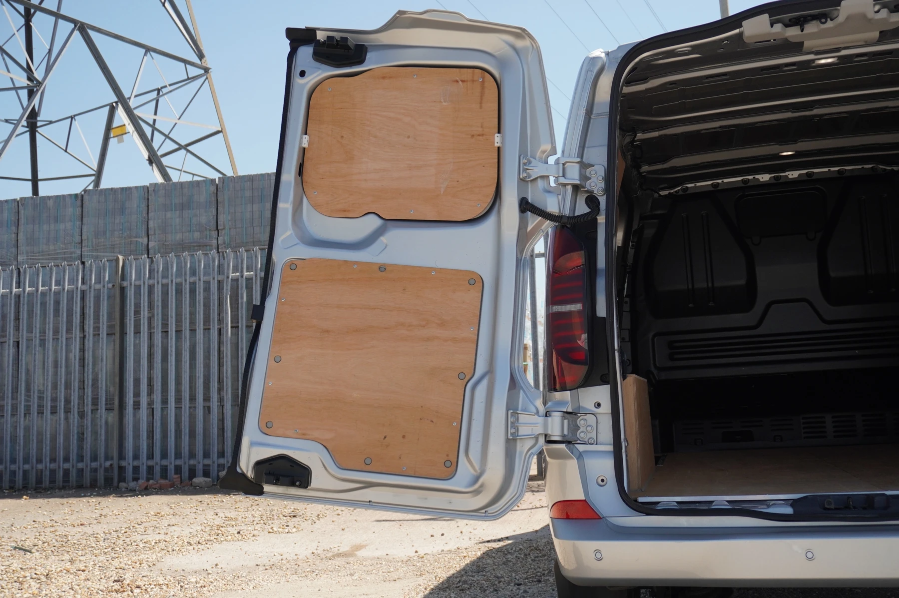 Volkswagen-Transporter-image-19
