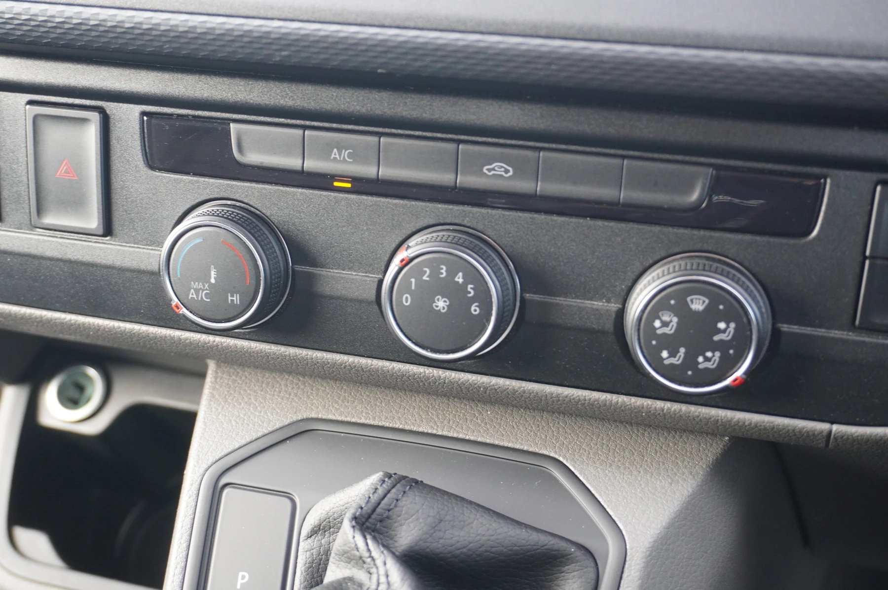 Volkswagen-Transporter-image-34