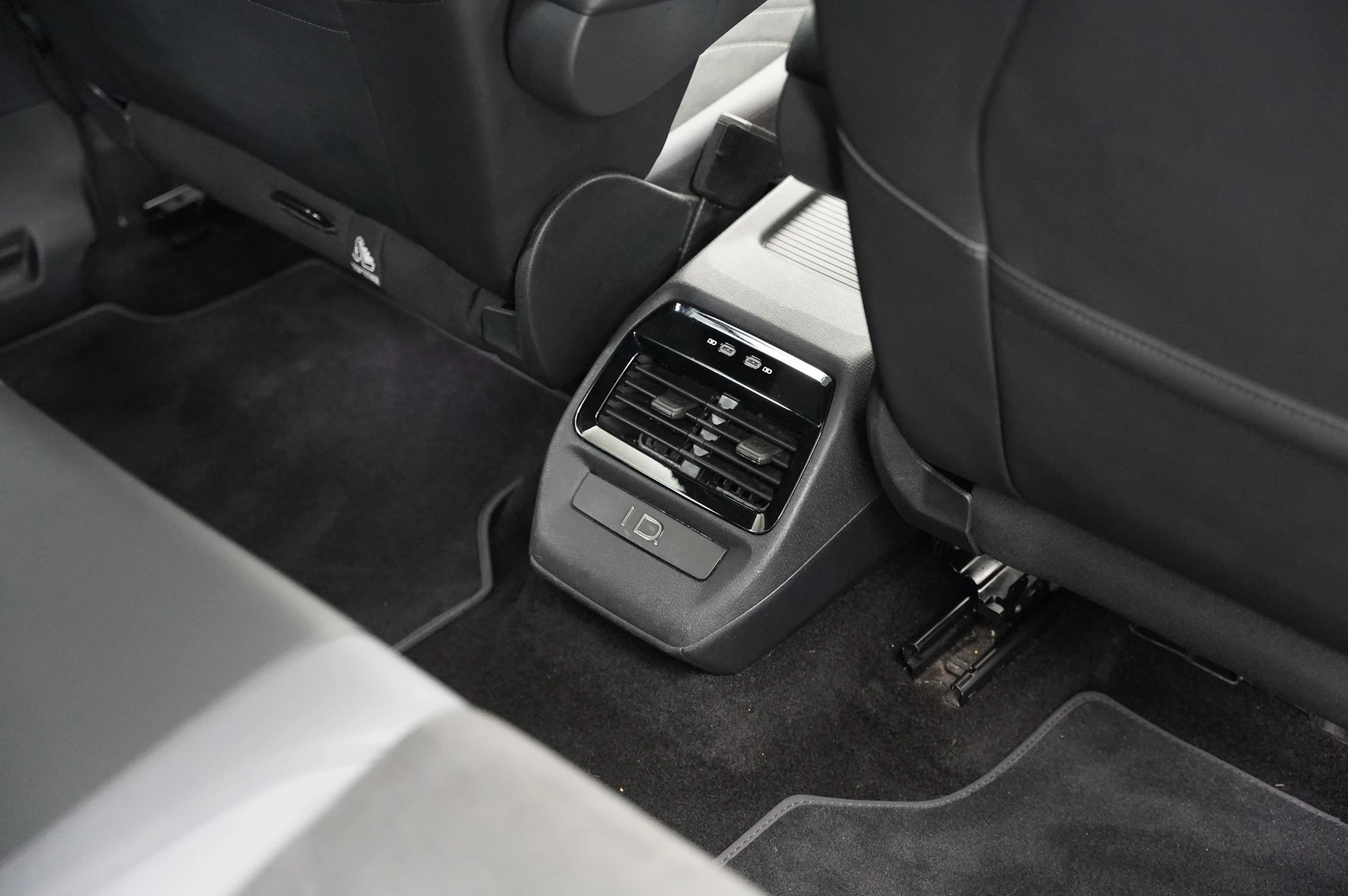 Volkswagen-ID.4-image-28