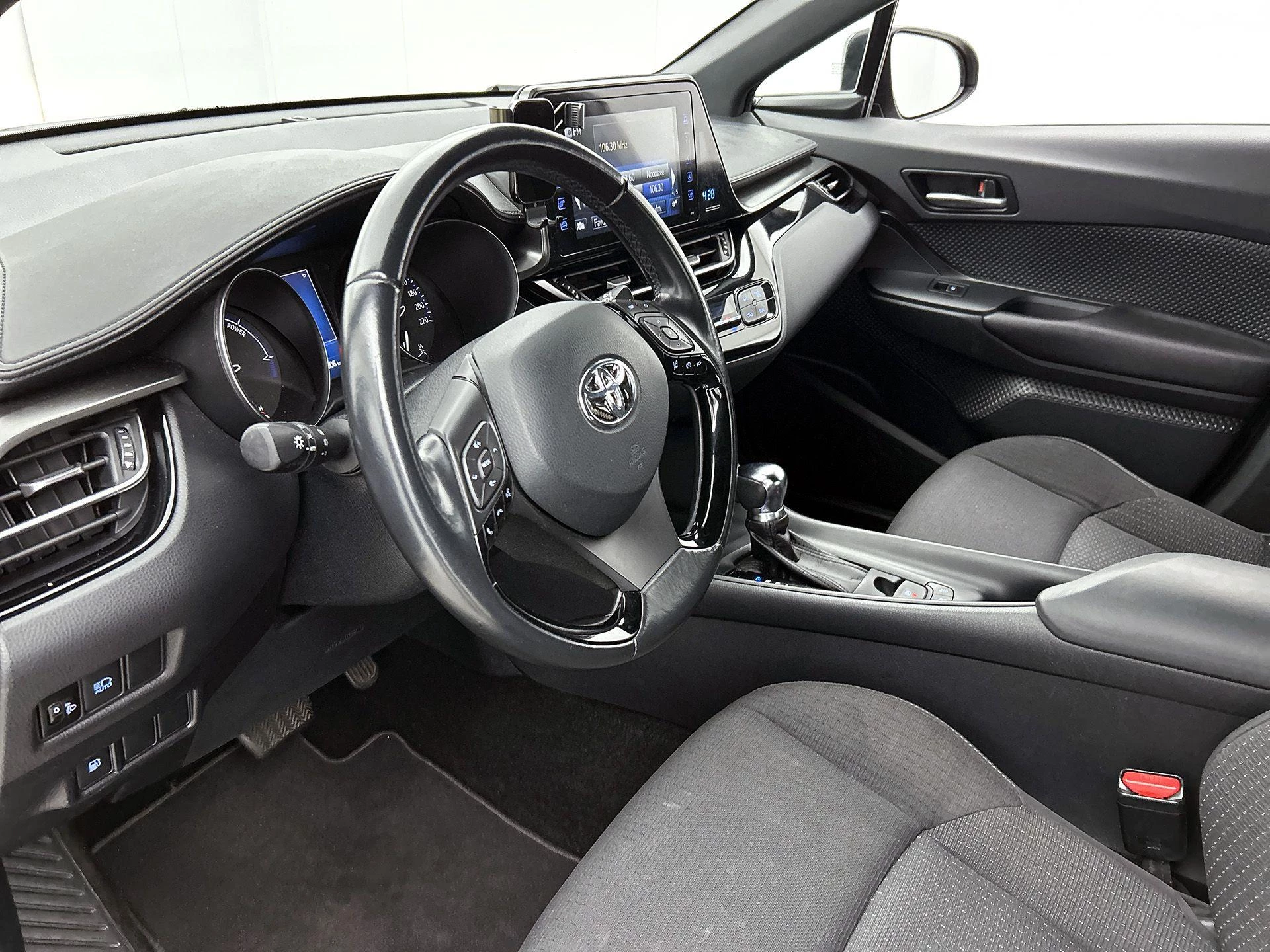 Toyota-C-HR-image-18