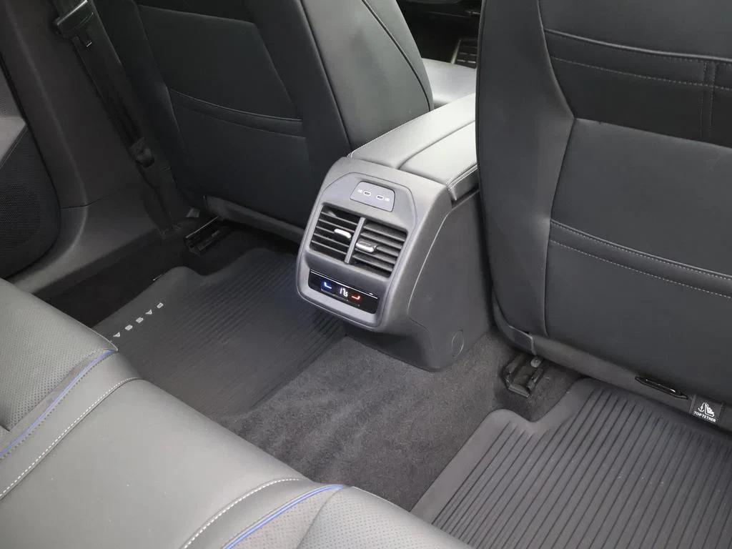 Volkswagen-Passat-image-15