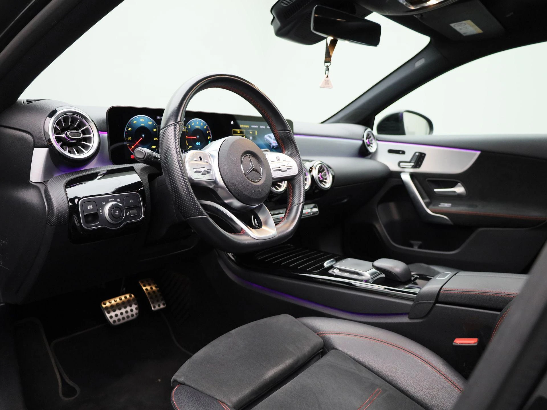 Mercedes-Benz-A-Klasse-image-32