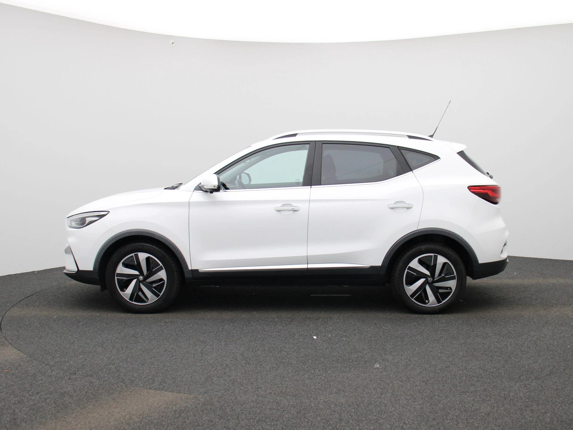 MG-ZS EV-image-3