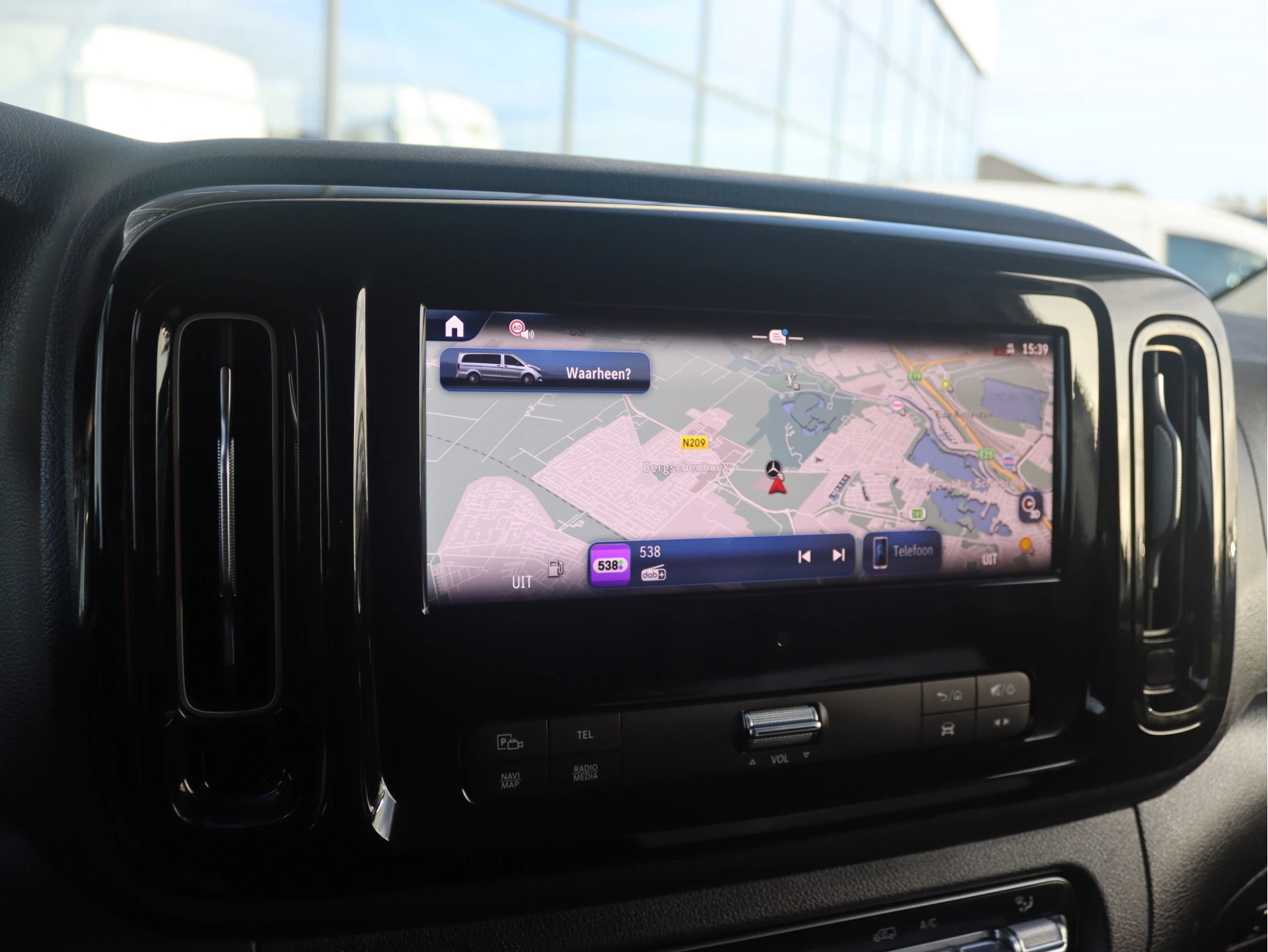 Mercedes-Benz-Vito-image-10