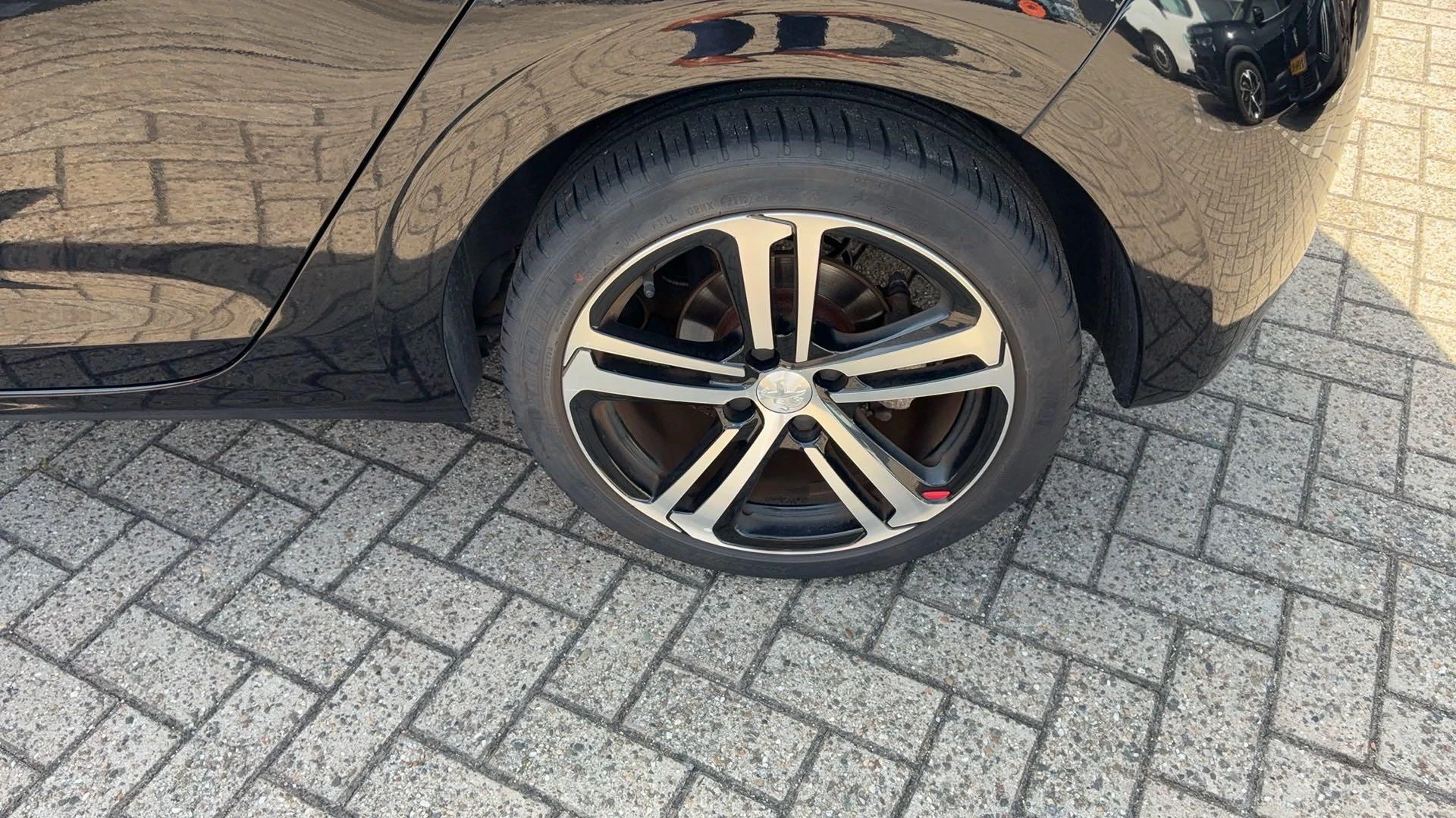 Peugeot-208-image-12