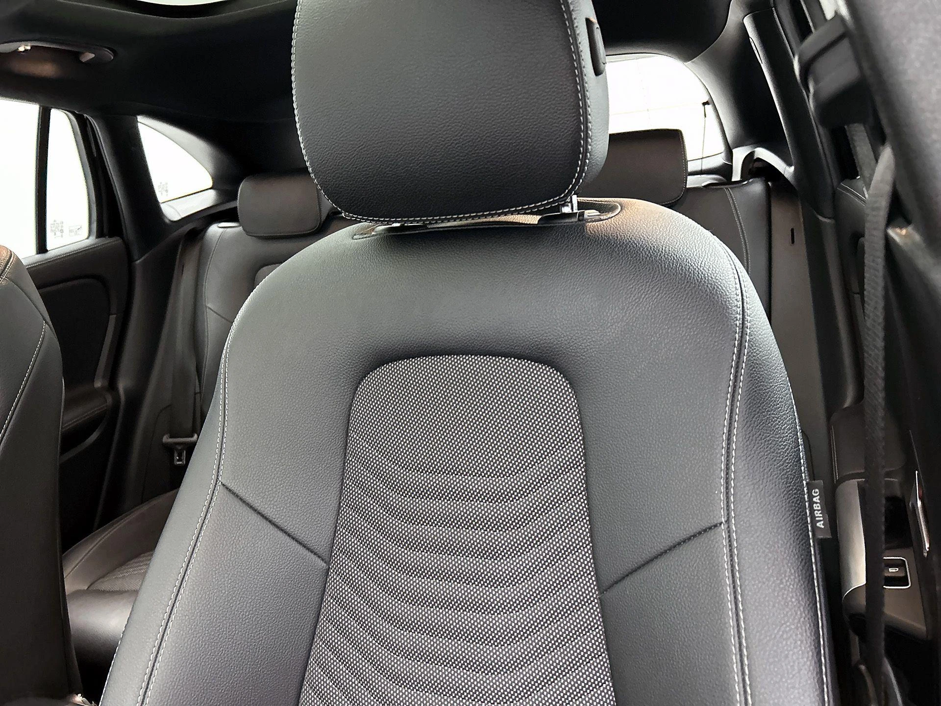 Mercedes-Benz-GLA-image-10