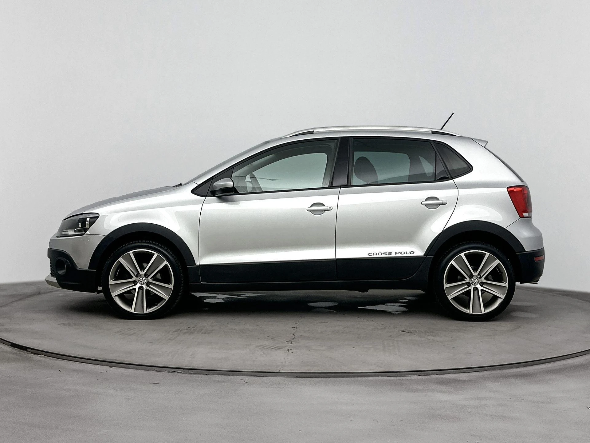 Volkswagen-Polo-image-1