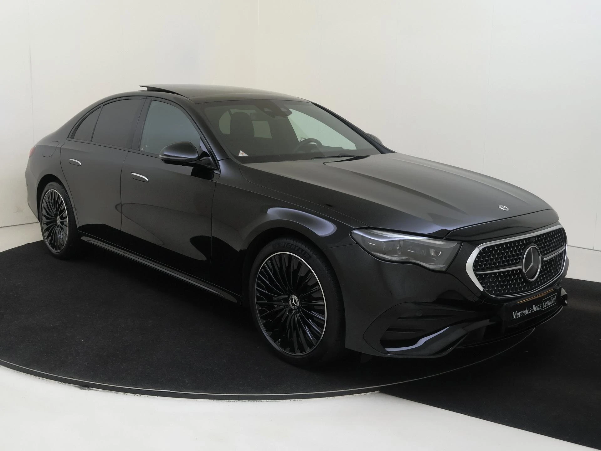 Mercedes-Benz-E-Klasse-image-4