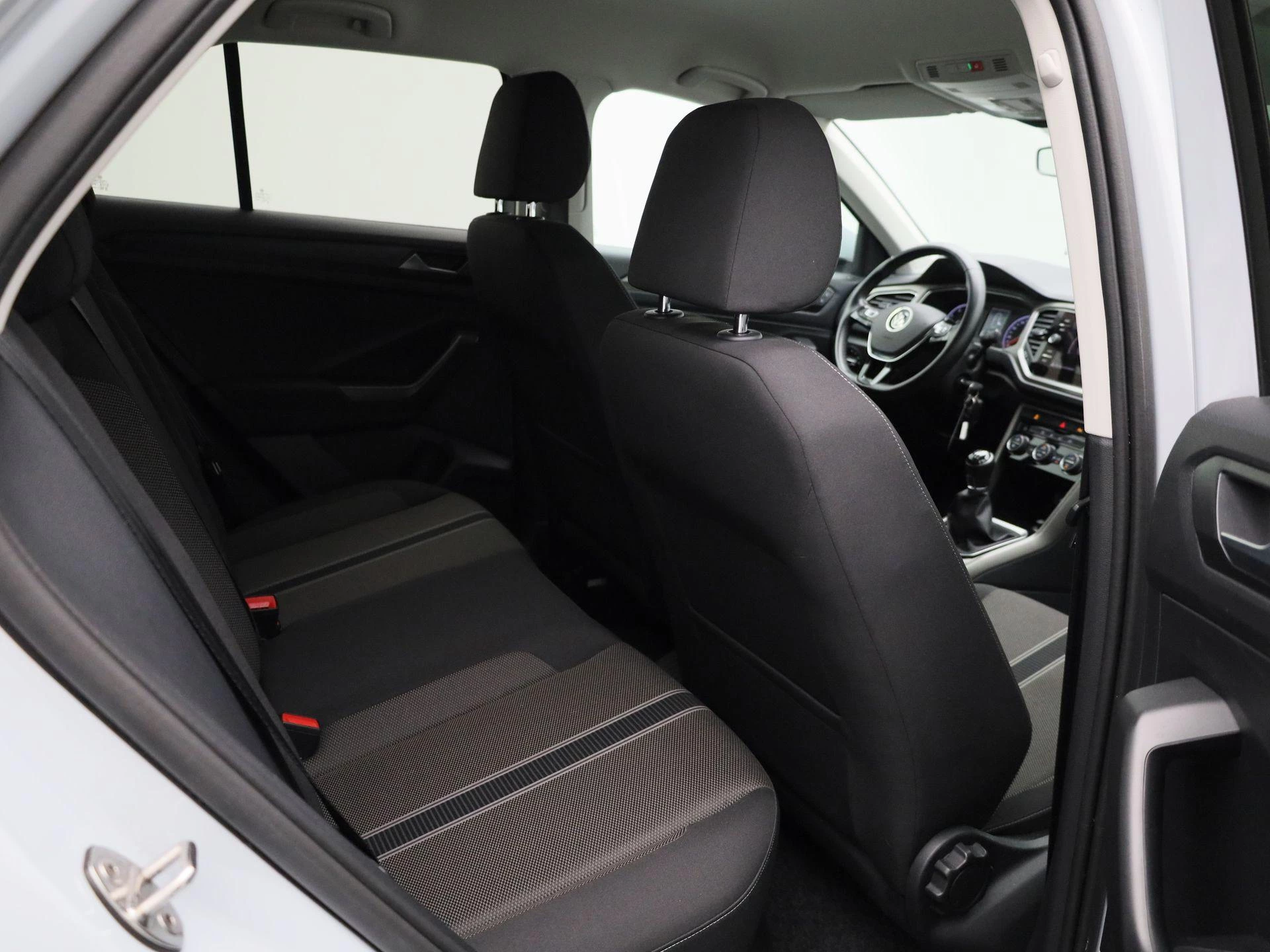 Volkswagen-T-Roc-image-30