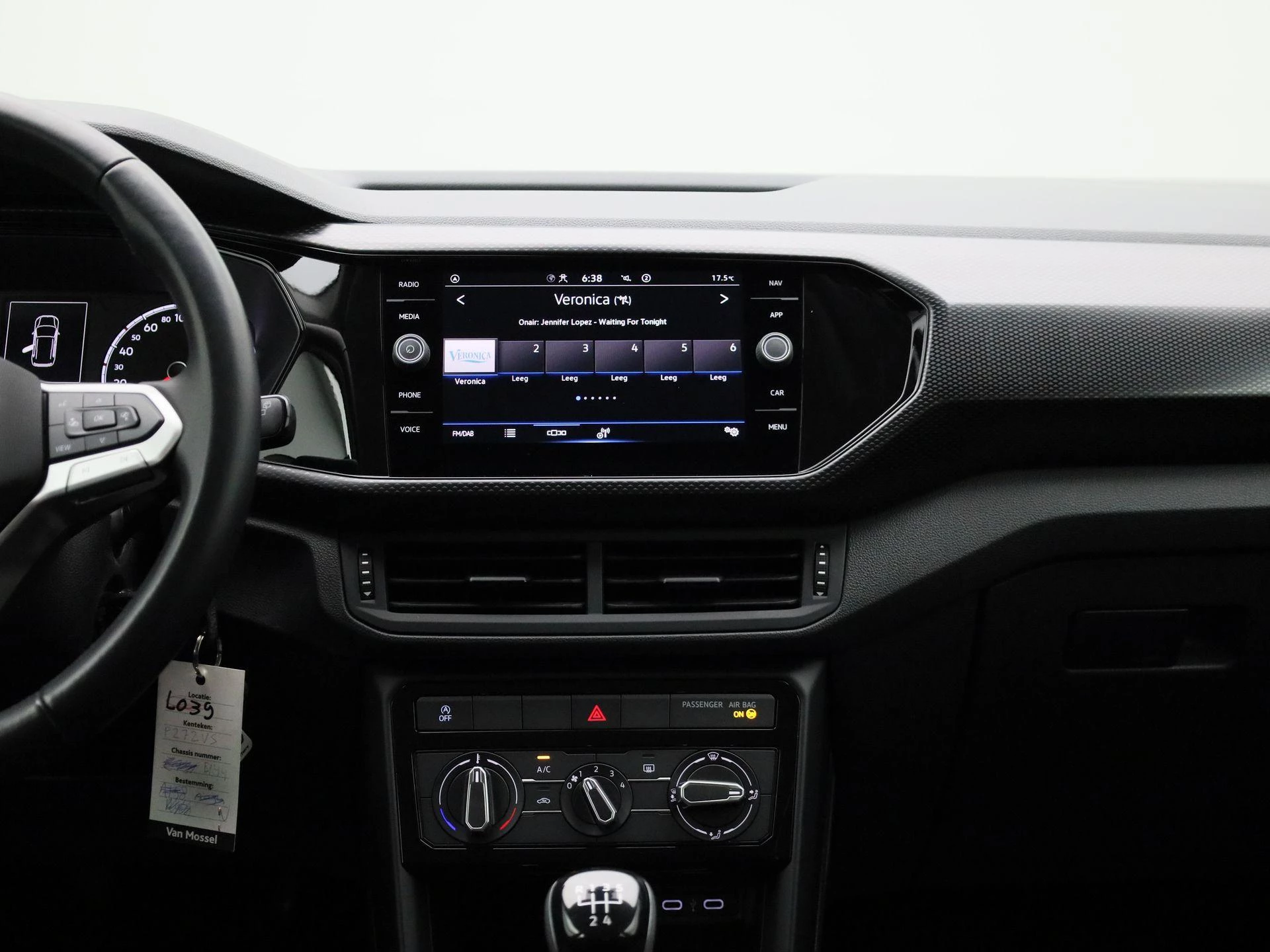 Volkswagen-T-Cross-image-8