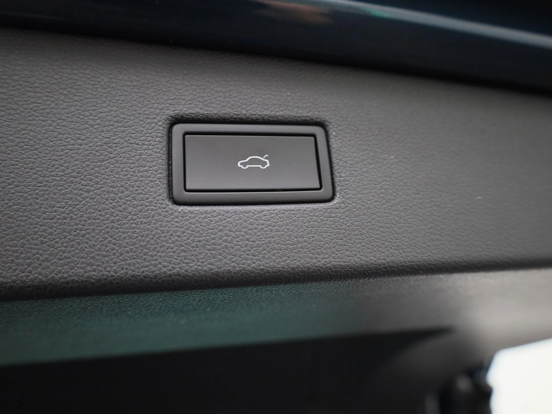 Volkswagen-Tiguan-image-11