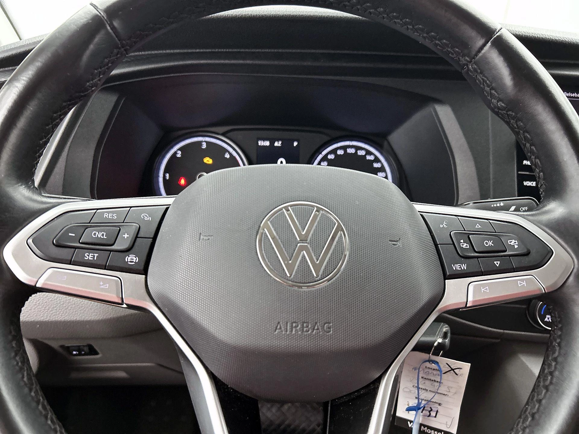 Volkswagen-Transporter-image-30