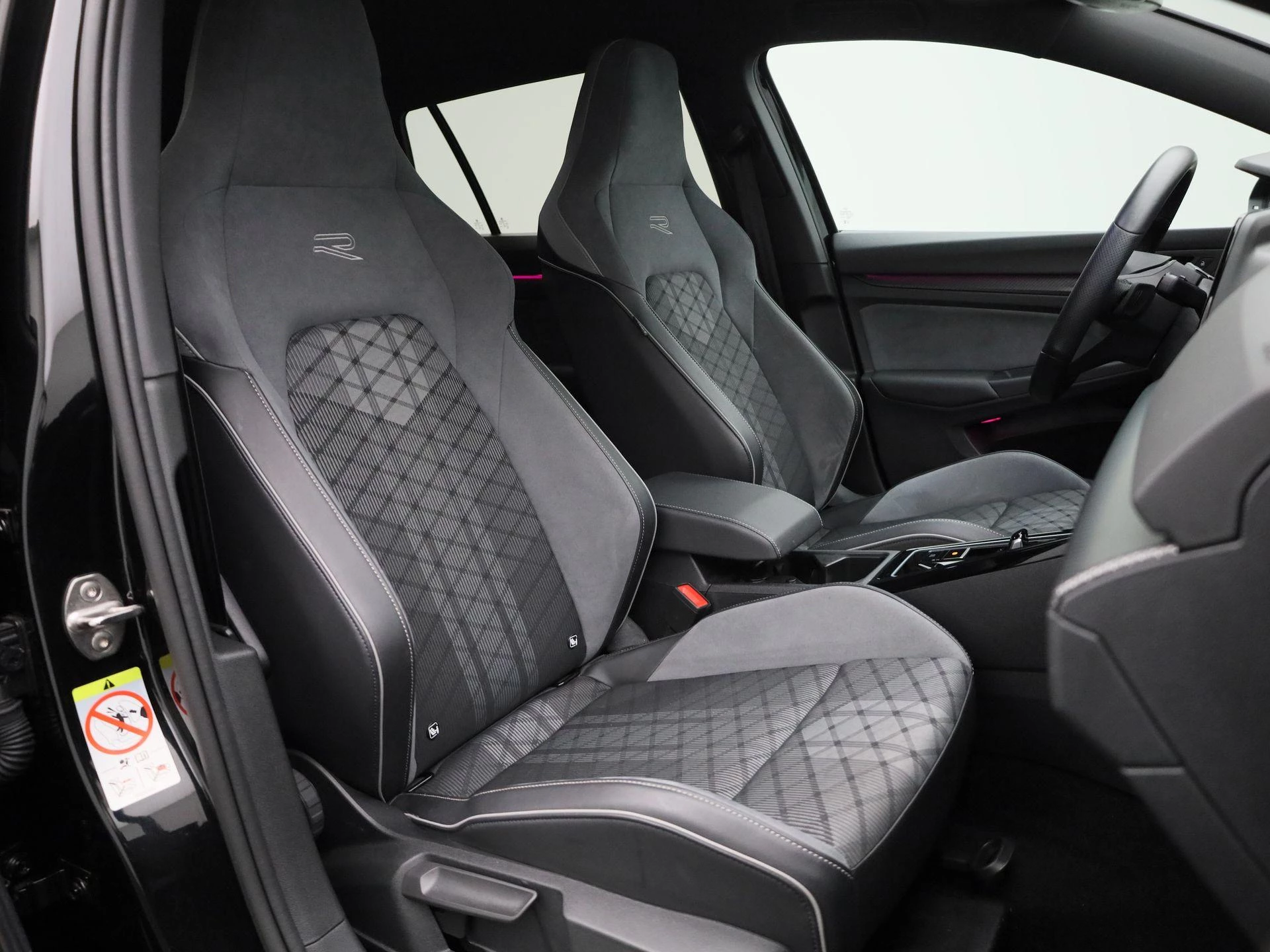 Volkswagen-Golf-image-40